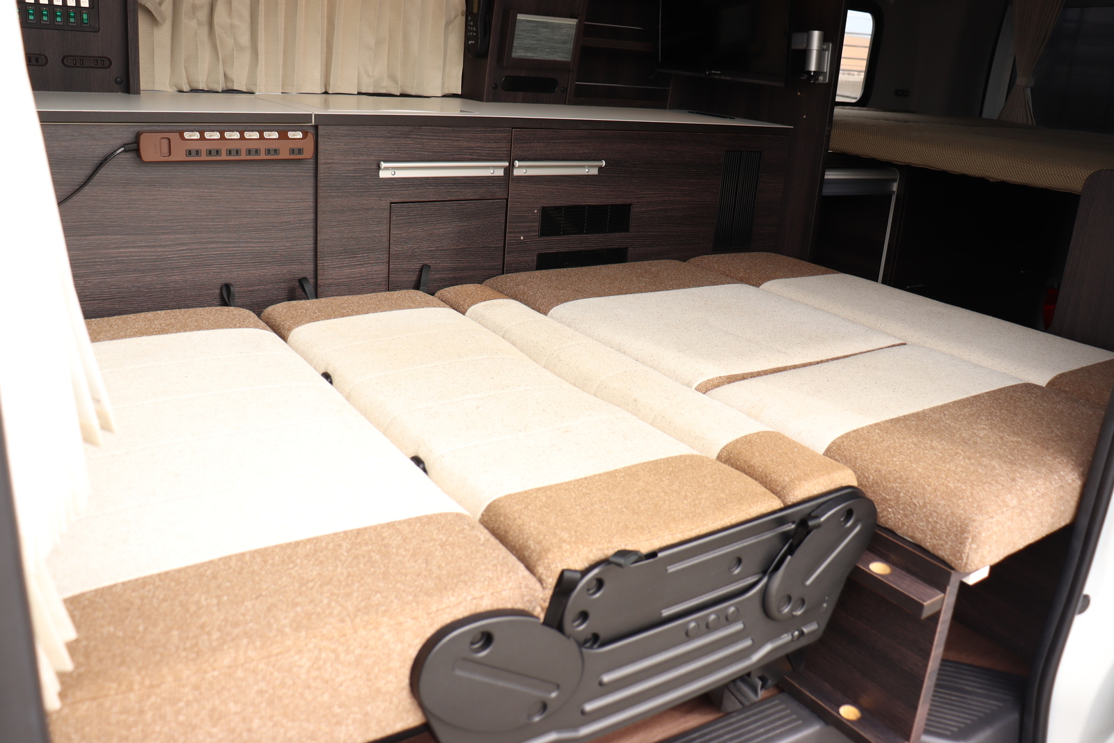 キャンピングカー バンコン ﾊｲｴｰｽ ｷｬﾝﾊﾟｰ鹿児島 ﾚﾑﾌｫﾚｽﾄ 4WD