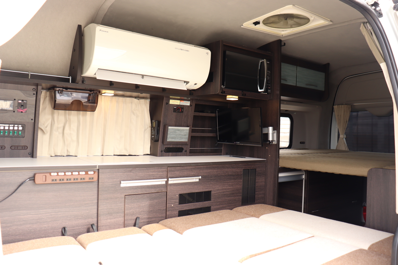 キャンピングカー バンコン ﾊｲｴｰｽ ｷｬﾝﾊﾟｰ鹿児島 ﾚﾑﾌｫﾚｽﾄ 4WD