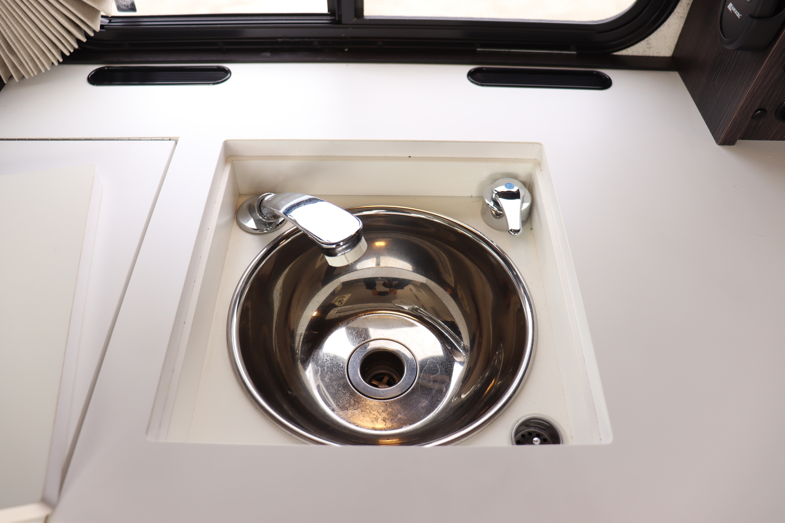 キャンピングカー バンコン ﾊｲｴｰｽ ｷｬﾝﾊﾟｰ鹿児島 ﾚﾑﾌｫﾚｽﾄ 4WD