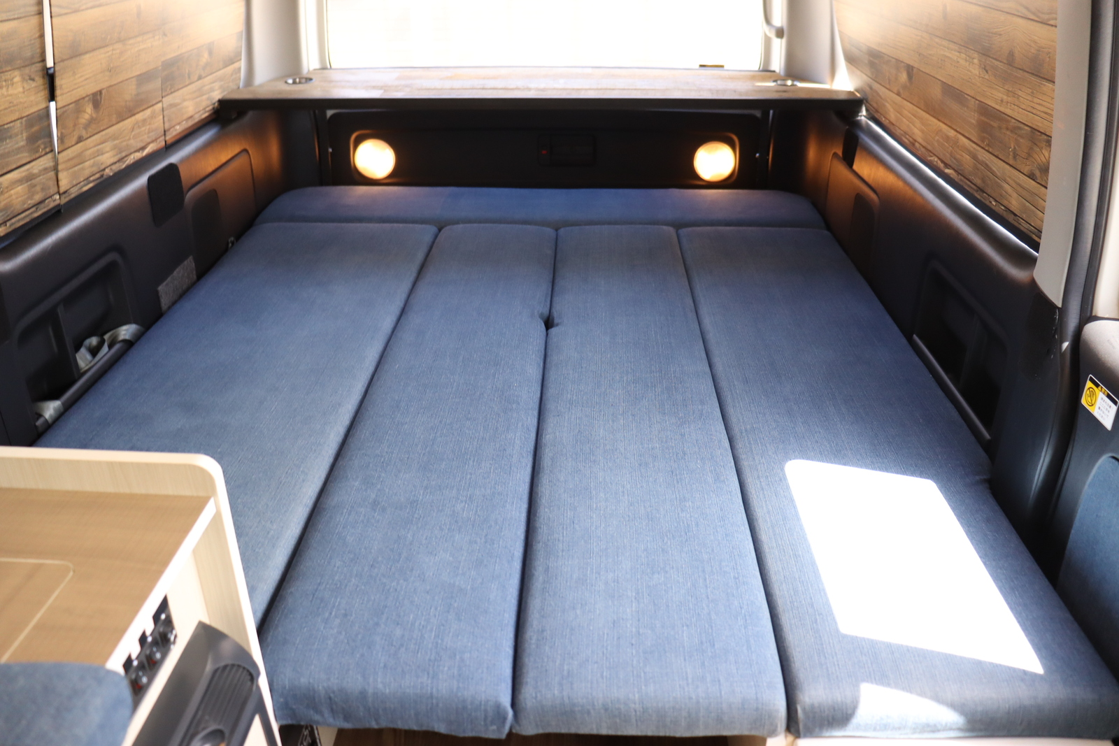 キャンピングカー バンコン ﾊｲｴｰｽ ｴﾑｽﾞｱｰﾄ製　DC冷蔵庫