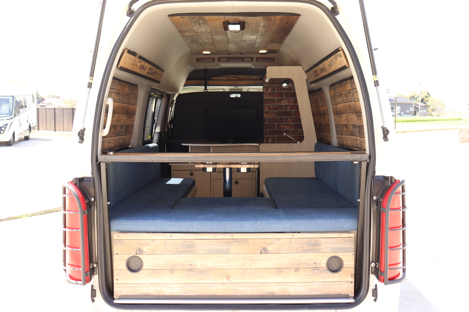 キャンピングカー バンコン ﾊｲｴｰｽ ｴﾑｽﾞｱｰﾄ製　DC冷蔵庫