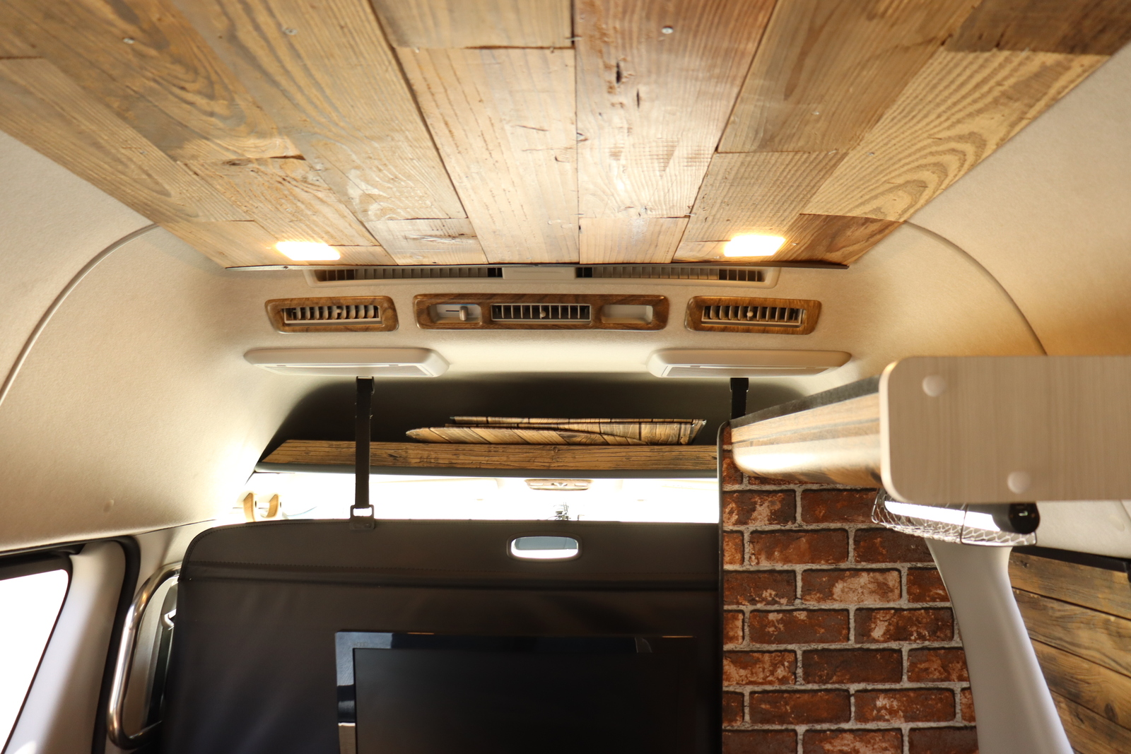 キャンピングカー バンコン ﾊｲｴｰｽ ｴﾑｽﾞｱｰﾄ製　DC冷蔵庫