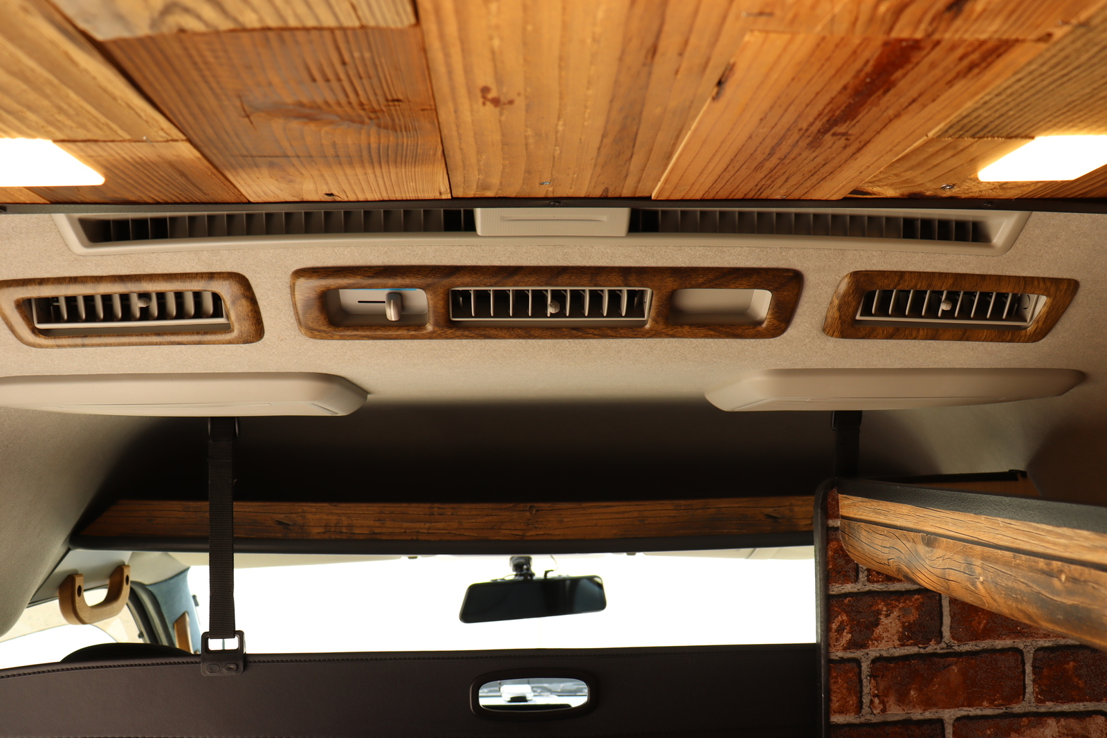 キャンピングカー バンコン ﾊｲｴｰｽ ｴﾑｽﾞｱｰﾄ製　DC冷蔵庫