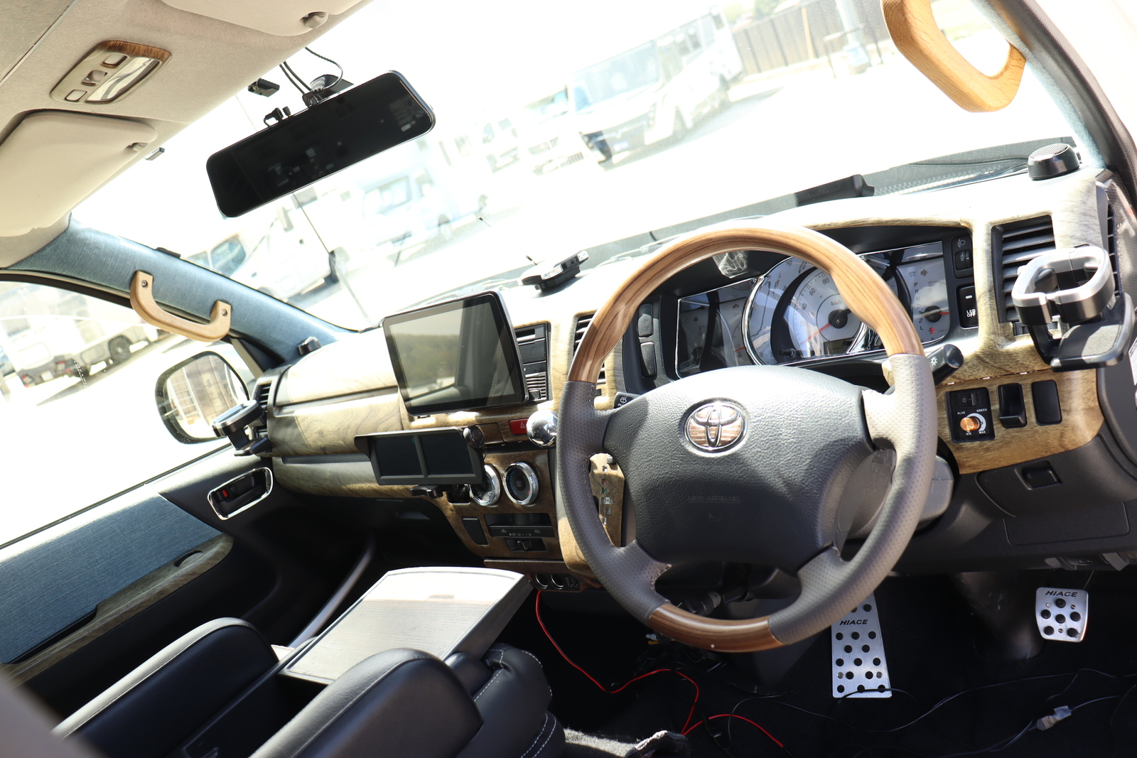 キャンピングカー バンコン ﾊｲｴｰｽ ｴﾑｽﾞｱｰﾄ製　DC冷蔵庫