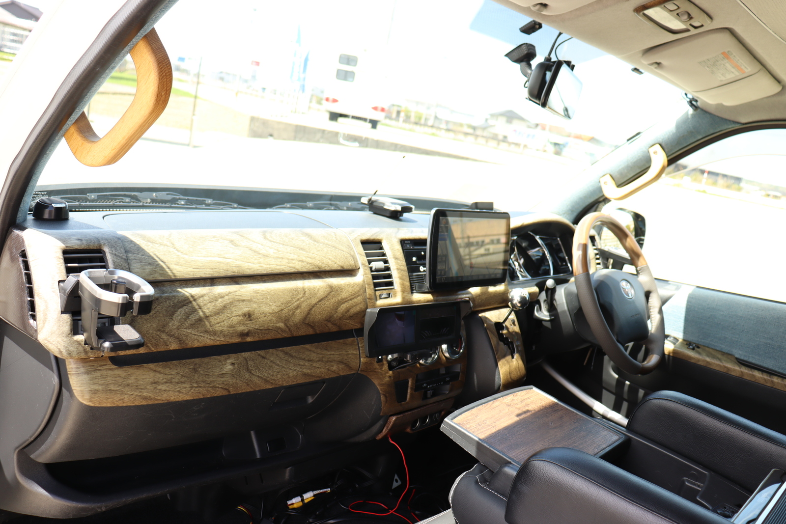 キャンピングカー バンコン ﾊｲｴｰｽ ｴﾑｽﾞｱｰﾄ製　DC冷蔵庫