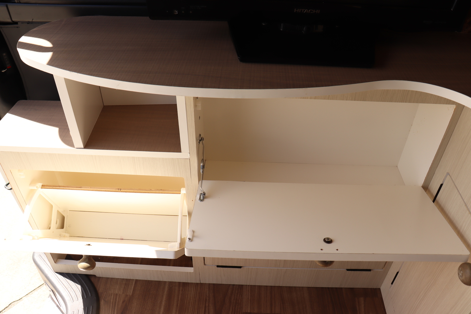 キャンピングカー バンコン ﾊｲｴｰｽ ｴﾑｽﾞｱｰﾄ製　DC冷蔵庫