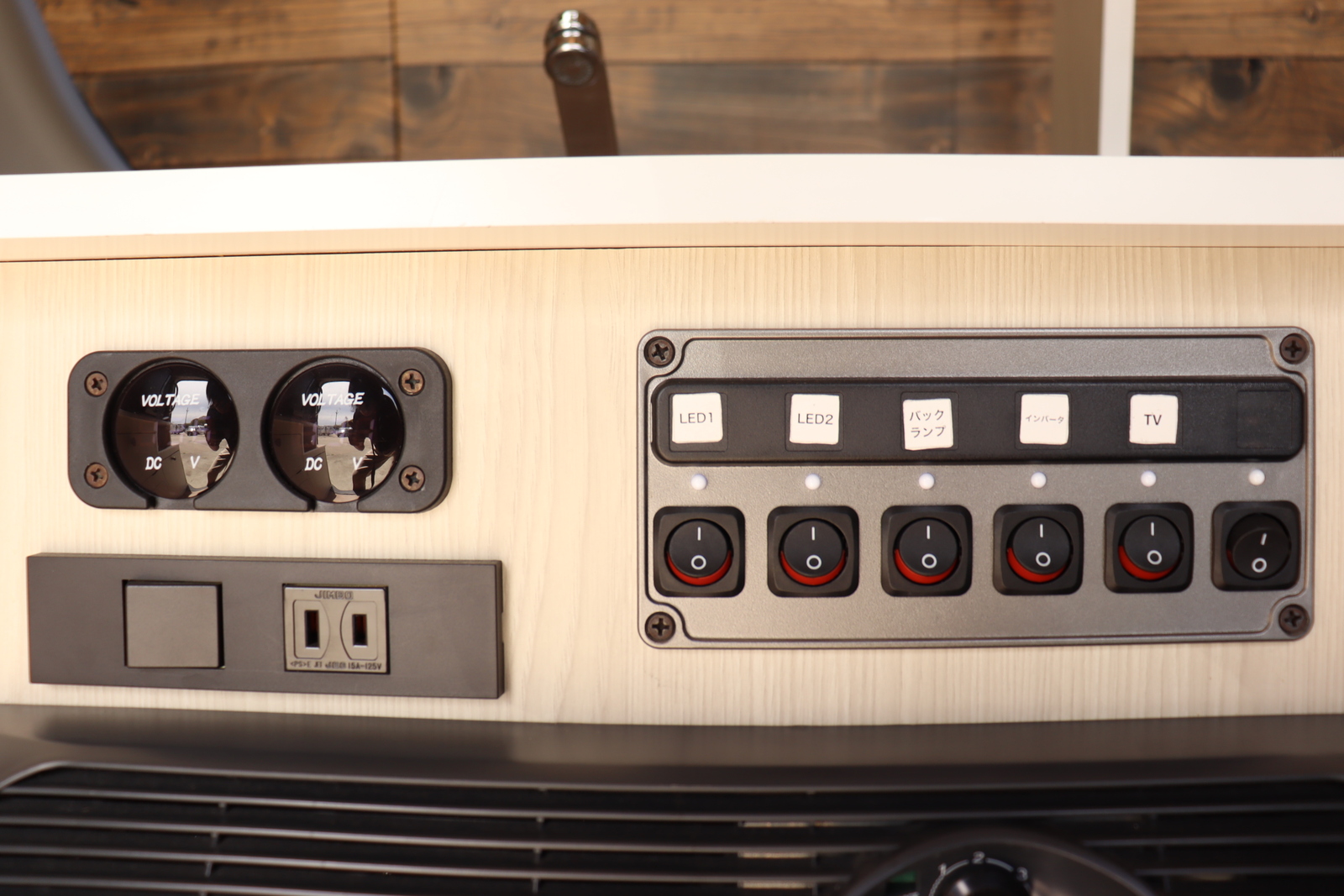 キャンピングカー バンコン ﾊｲｴｰｽ ｴﾑｽﾞｱｰﾄ製　DC冷蔵庫