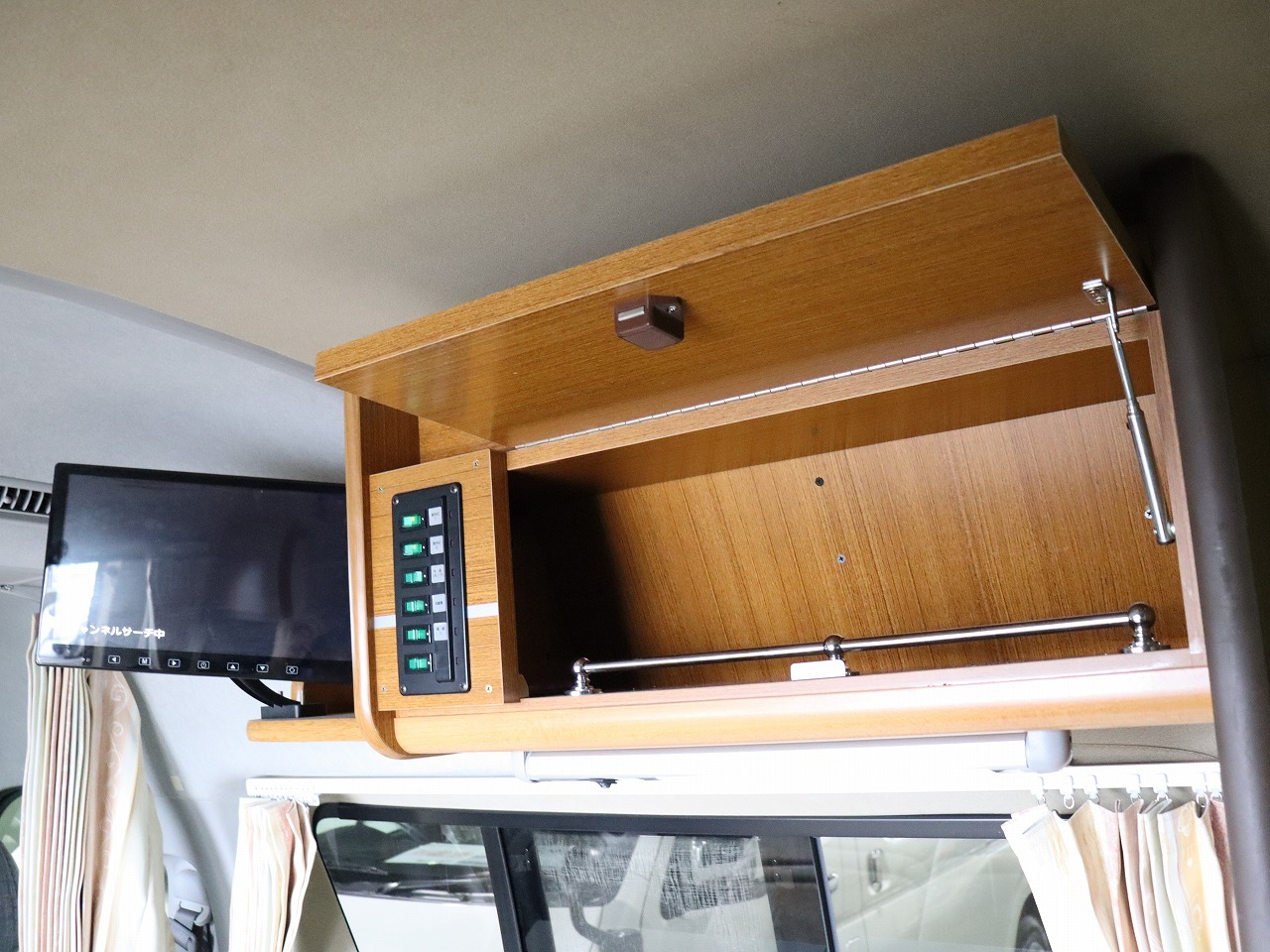 キャンピングカー バンコン ﾊｲｴｰｽ AtoZ　ｱﾒﾘｱ　4WD　12V冷蔵庫