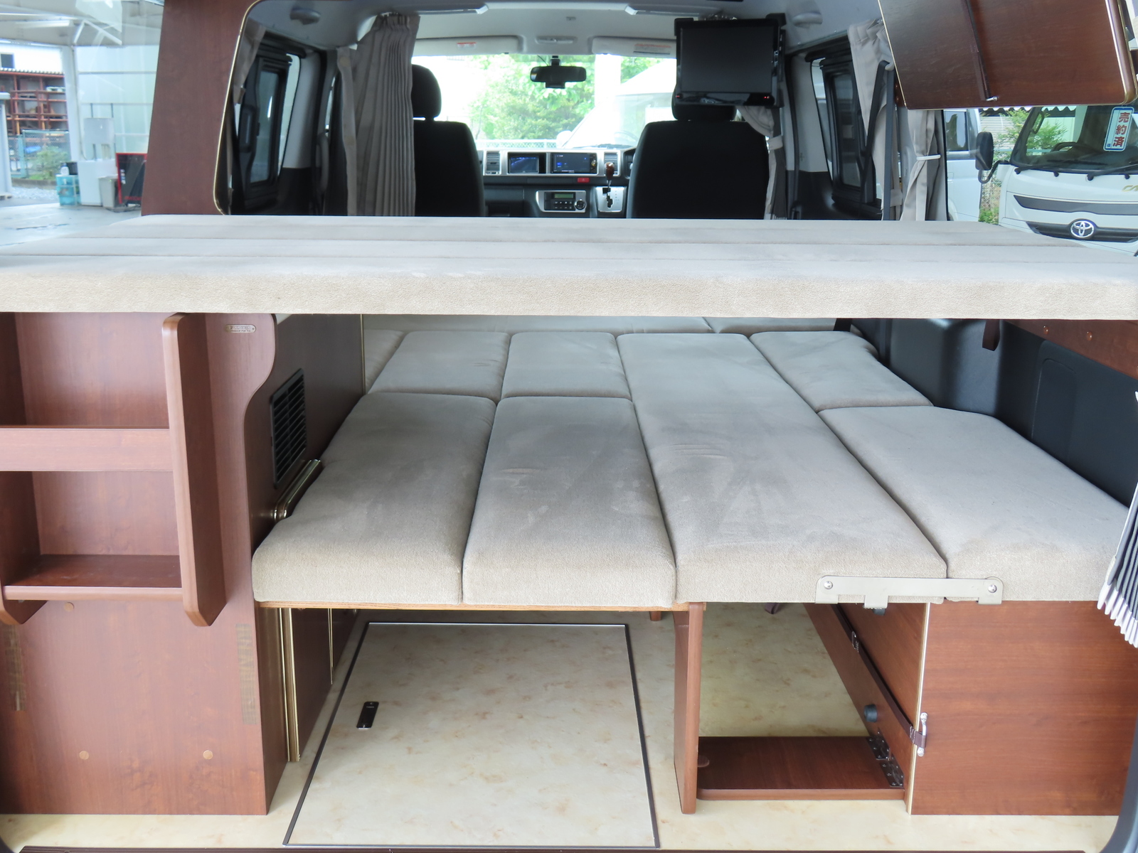 キャンピングカー バンコン ﾊｲｴｰｽ ﾘﾝｴｲ ﾜｲﾄﾞﾊﾞｶﾝﾁｪｽ 4WD