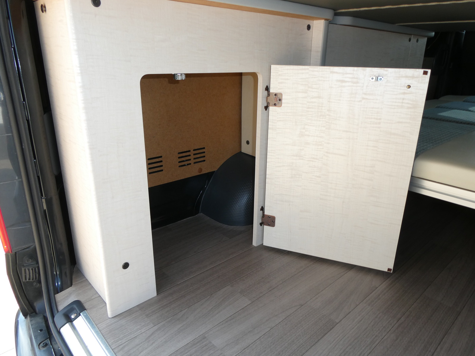 キャンピングカー バンコン ﾄﾖﾀﾓﾋﾞﾘﾃｨ　ｱﾙﾄﾋﾟｱｰﾉ　6名乗車　4ﾅﾝﾊﾞｰ