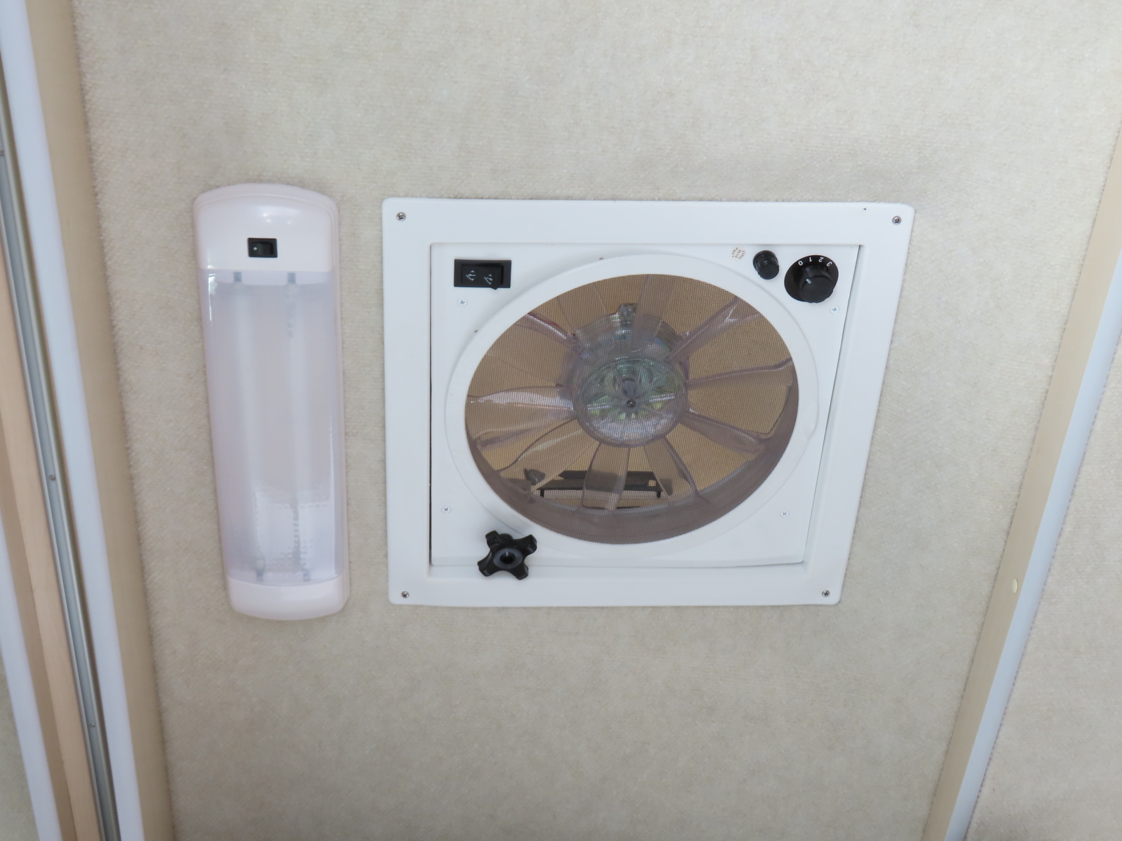 キャンピングカー キャブコン ｶﾑﾛｰﾄﾞ ﾊﾞﾝﾃｯｸ ｺﾙﾄﾞﾊﾞﾝｸｽ　家庭用AC