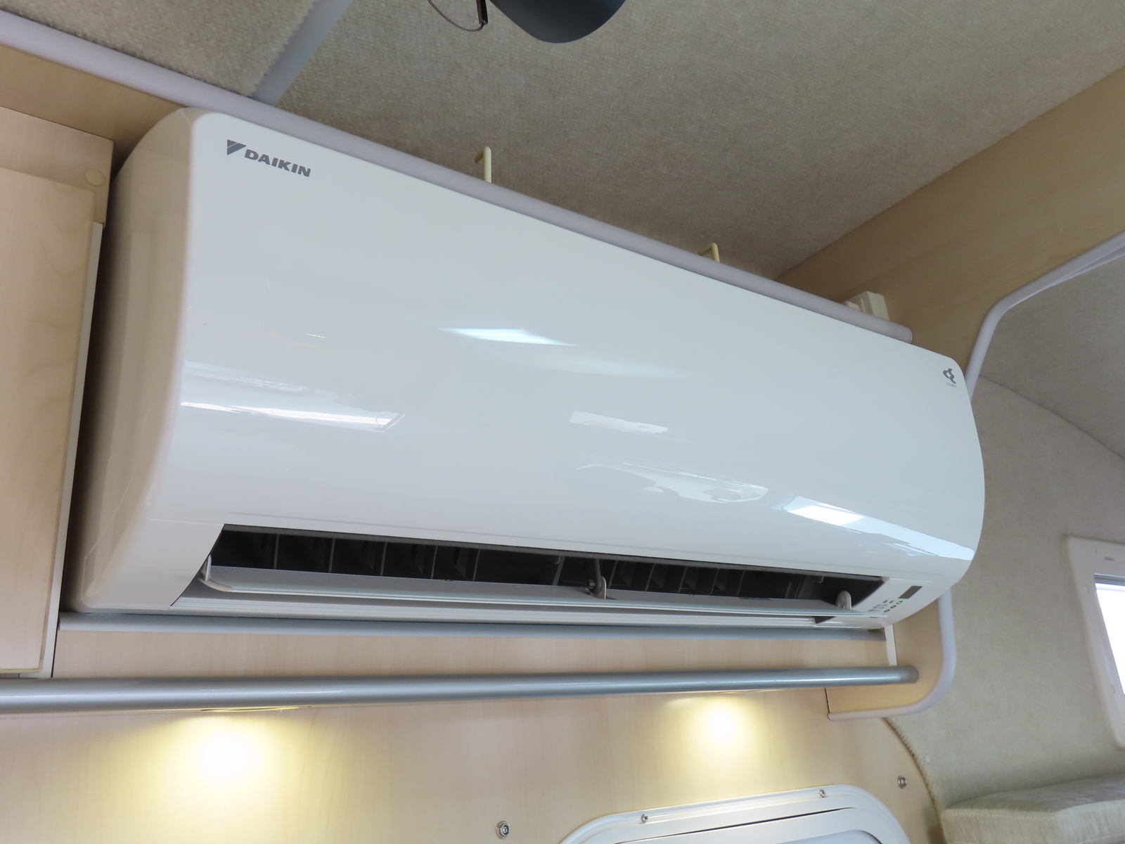 キャンピングカー キャブコン ｶﾑﾛｰﾄﾞ ﾊﾞﾝﾃｯｸ ｺﾙﾄﾞﾊﾞﾝｸｽ　家庭用AC