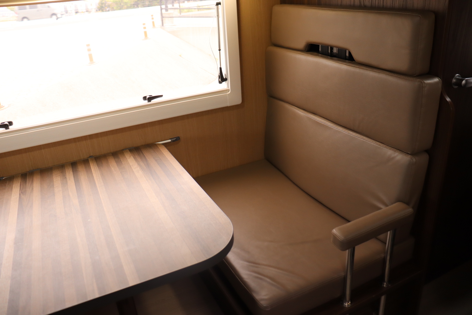 キャンピングカー キャブコン ｶﾑﾛｰﾄﾞ ﾊﾞﾝﾃｯｸ ｺﾙﾄﾞﾊﾞﾝｸｽ 4WD