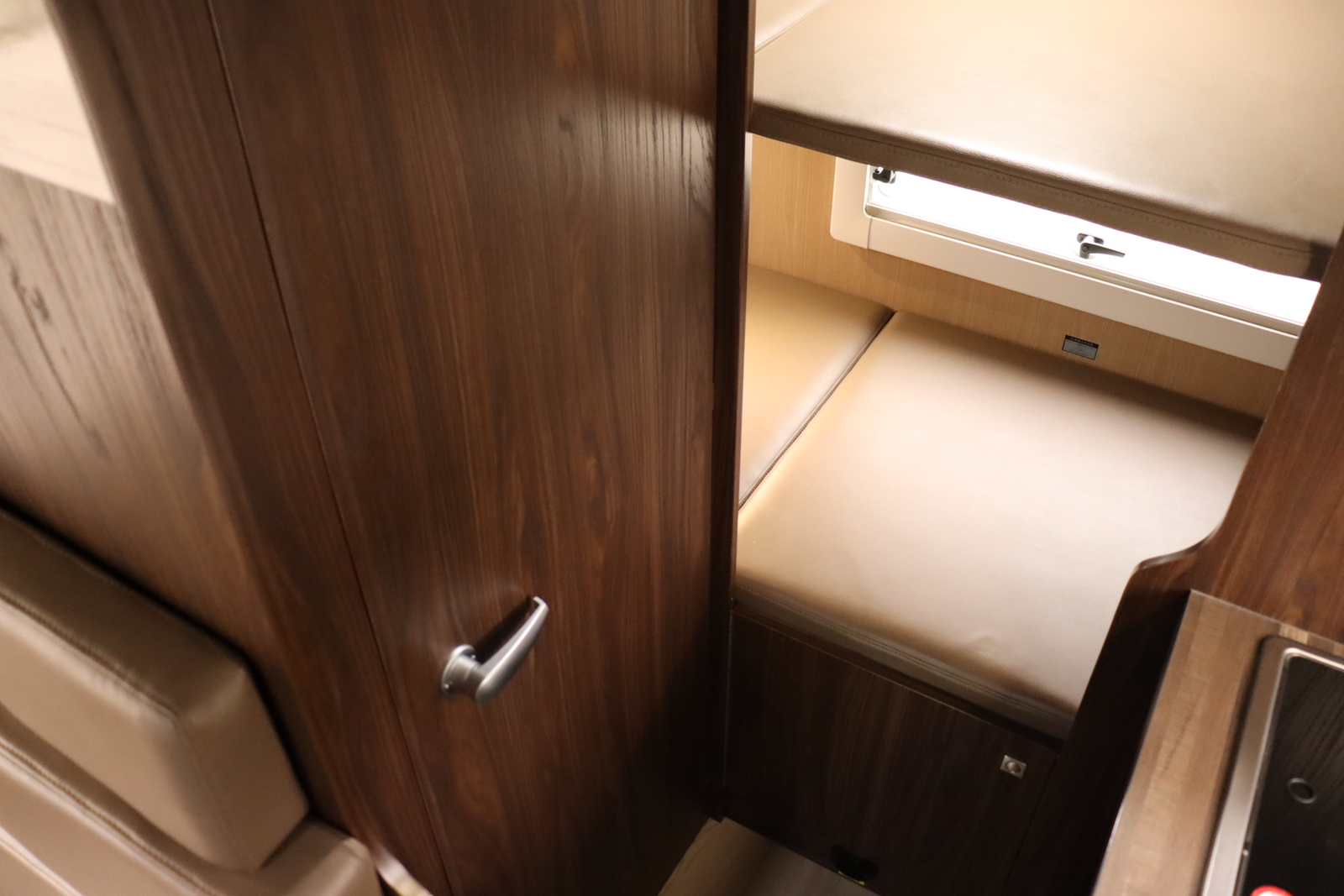 キャンピングカー キャブコン ｶﾑﾛｰﾄﾞ ﾊﾞﾝﾃｯｸ ｺﾙﾄﾞﾊﾞﾝｸｽ 4WD