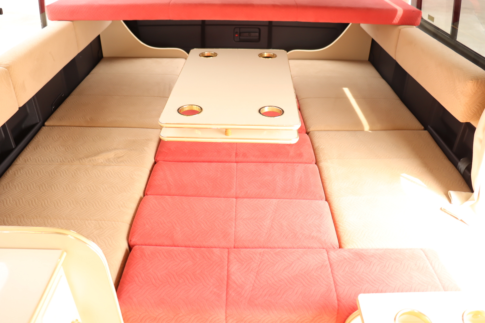 キャンピングカー バンコン ﾊｲｴｰｽ かｰいんてりあ高橋 ﾘﾗｯｸｽﾜｺﾞﾝ 4WD