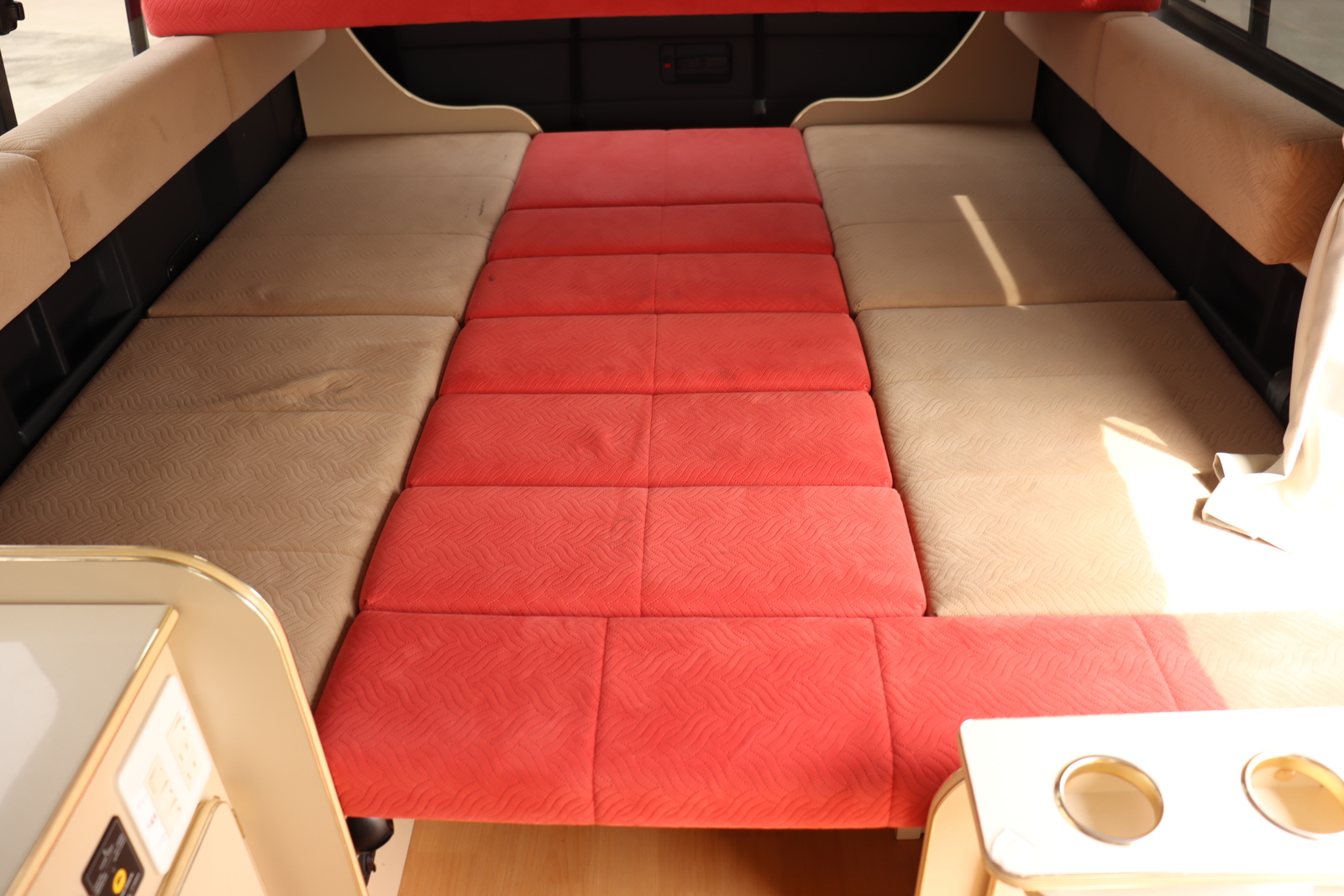 キャンピングカー バンコン ﾊｲｴｰｽ かｰいんてりあ高橋 ﾘﾗｯｸｽﾜｺﾞﾝ 4WD