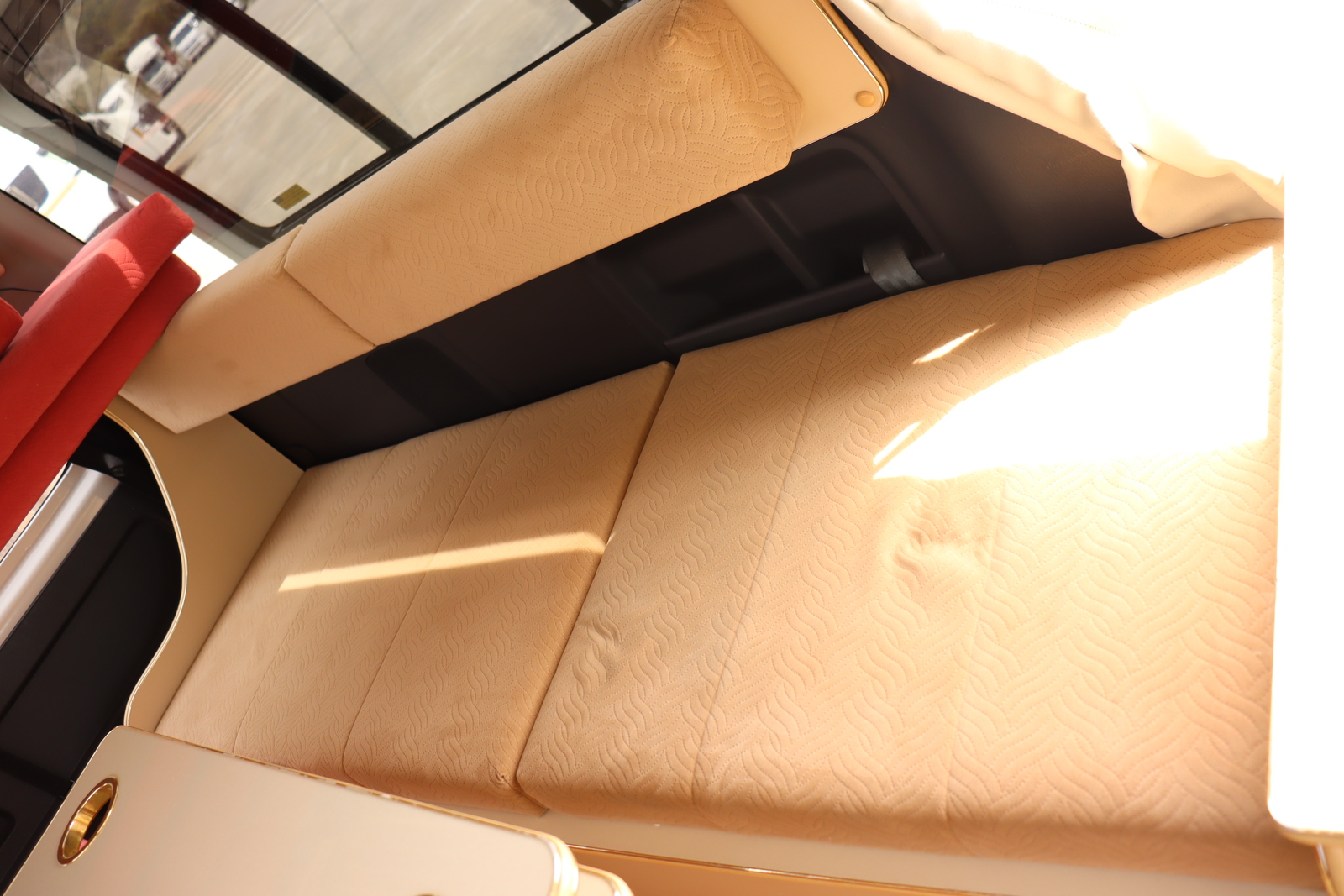 キャンピングカー バンコン ﾊｲｴｰｽ かｰいんてりあ高橋 ﾘﾗｯｸｽﾜｺﾞﾝ 4WD