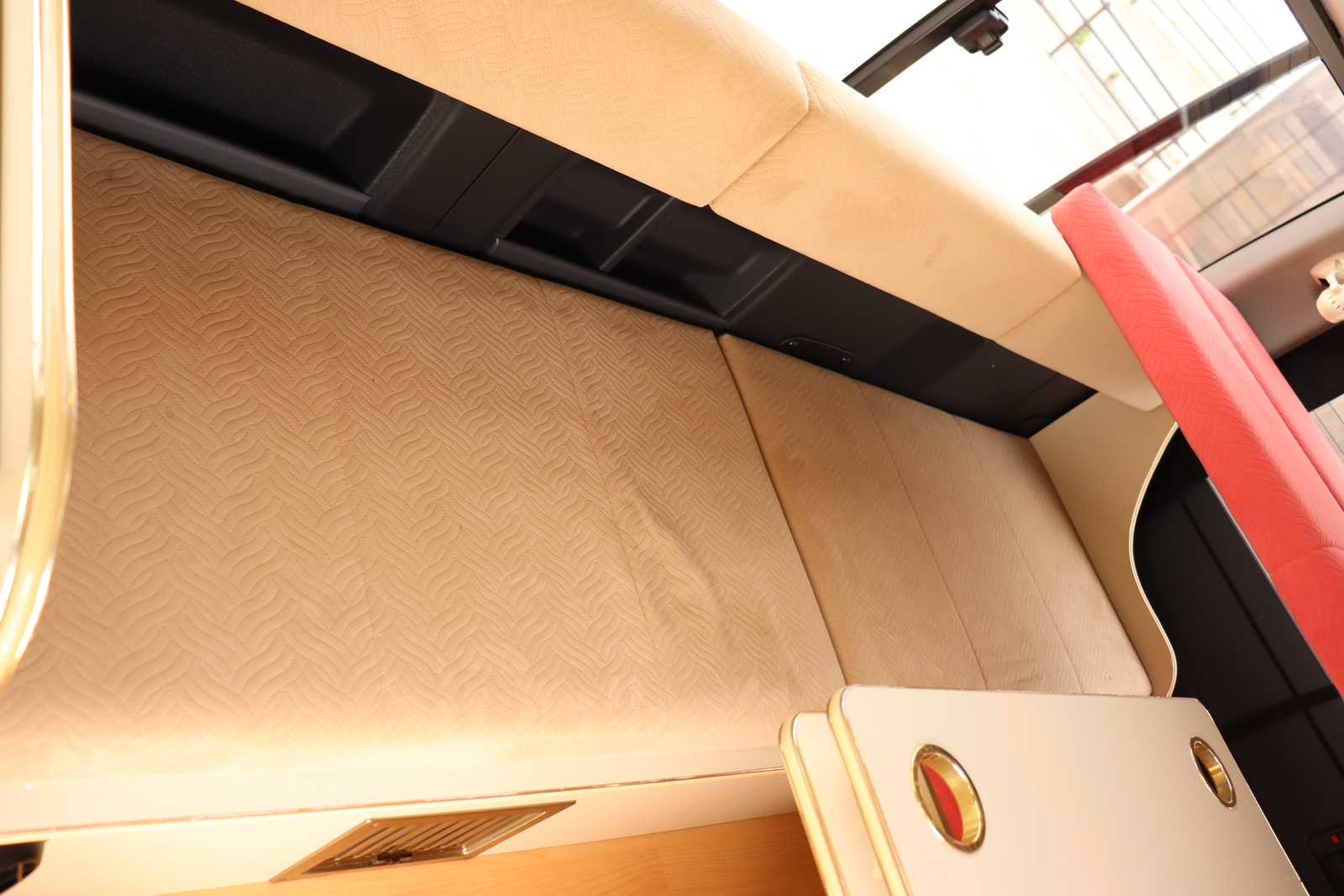 キャンピングカー バンコン ﾊｲｴｰｽ かｰいんてりあ高橋 ﾘﾗｯｸｽﾜｺﾞﾝ 4WD