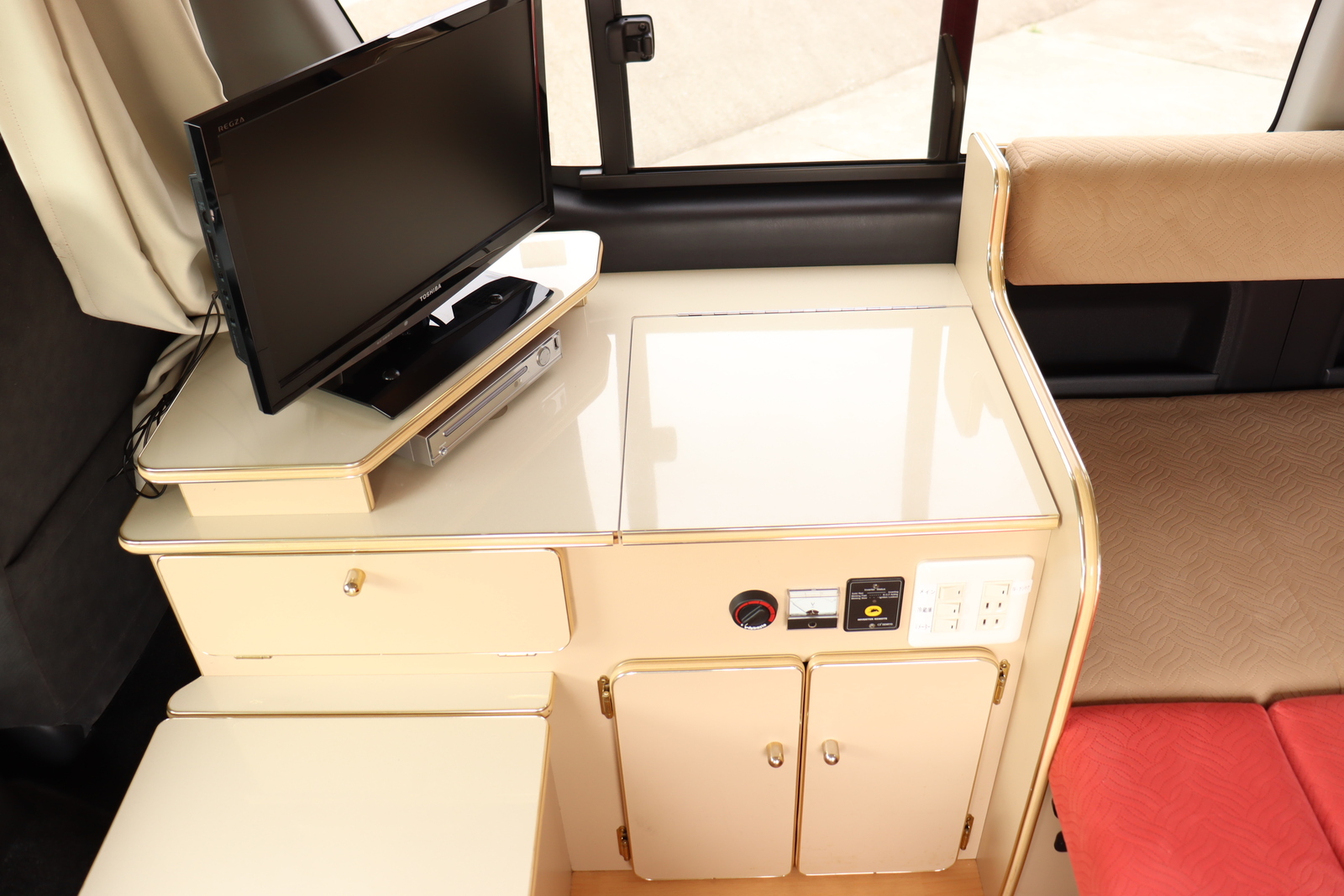 キャンピングカー バンコン ﾊｲｴｰｽ かｰいんてりあ高橋 ﾘﾗｯｸｽﾜｺﾞﾝ 4WD