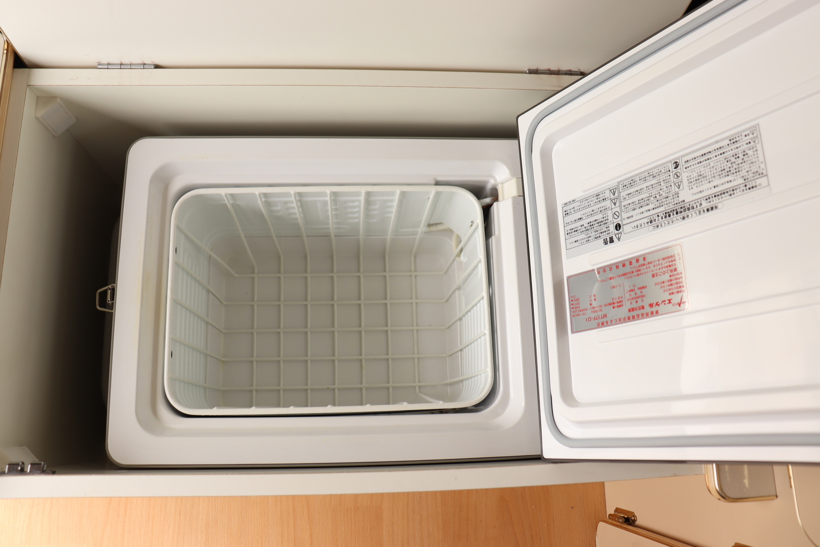 キャンピングカー バンコン ﾊｲｴｰｽ かｰいんてりあ高橋 ﾘﾗｯｸｽﾜｺﾞﾝ 4WD