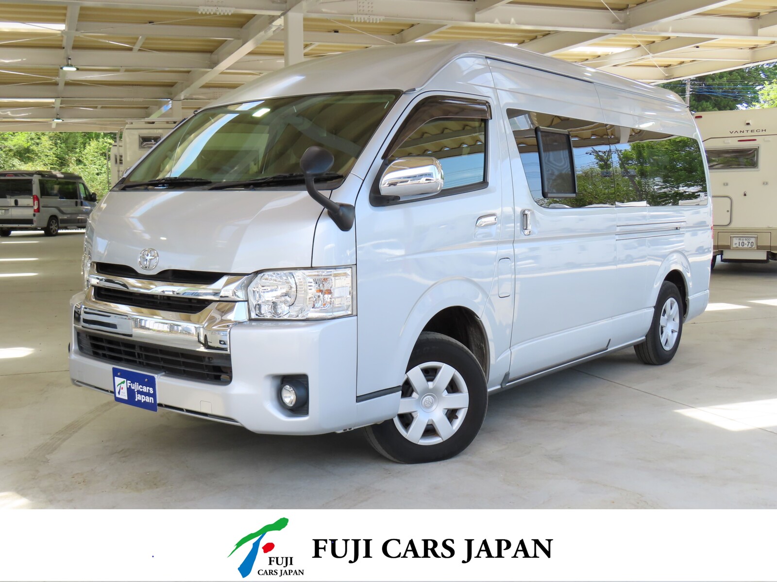 キャンピングカー バンコン レクビィ ハイエースプラス 4WD　FFヒーター