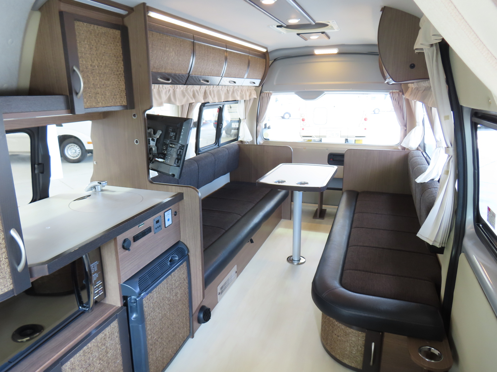 キャンピングカー バンコン ﾚｸﾋﾞｨ ﾊｲｴｰｽﾌﾟﾗｽ 4WD　FFﾋｰﾀｰ