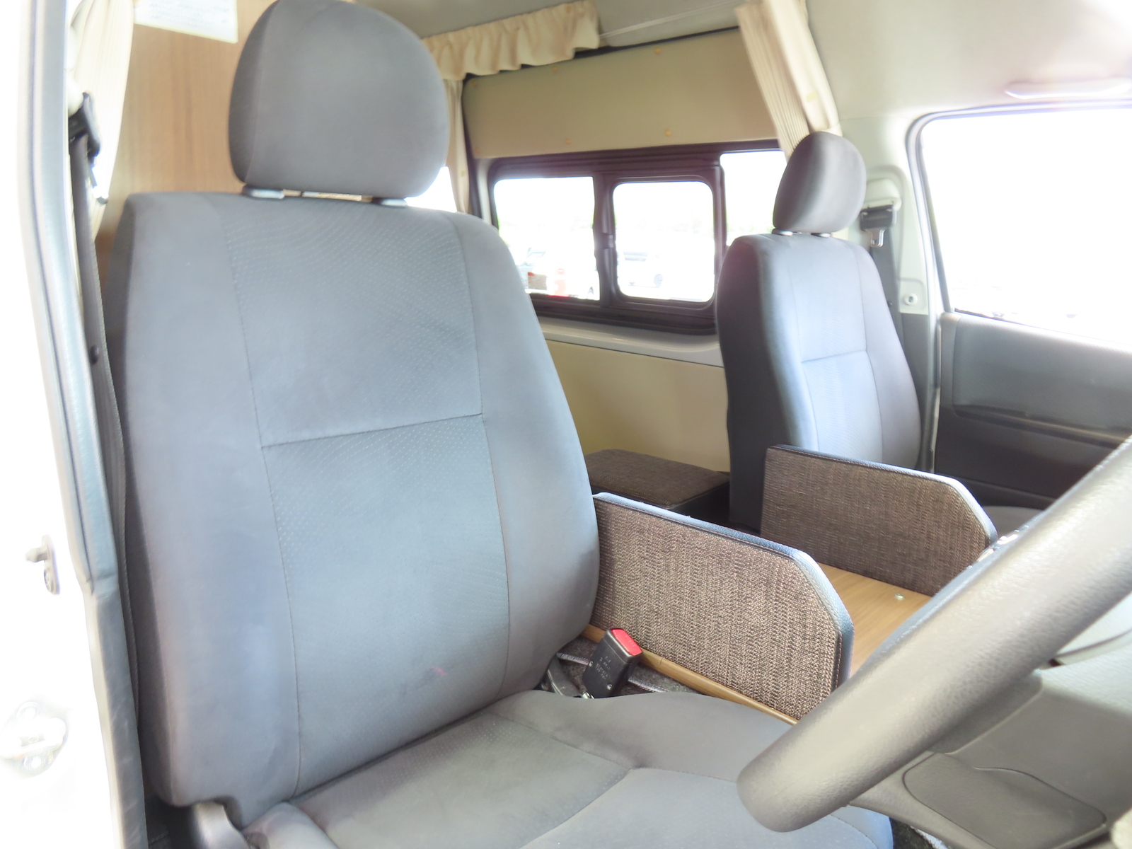 キャンピングカー バンコン ﾚｸﾋﾞｨ ﾊｲｴｰｽﾌﾟﾗｽ 4WD　FFﾋｰﾀｰ