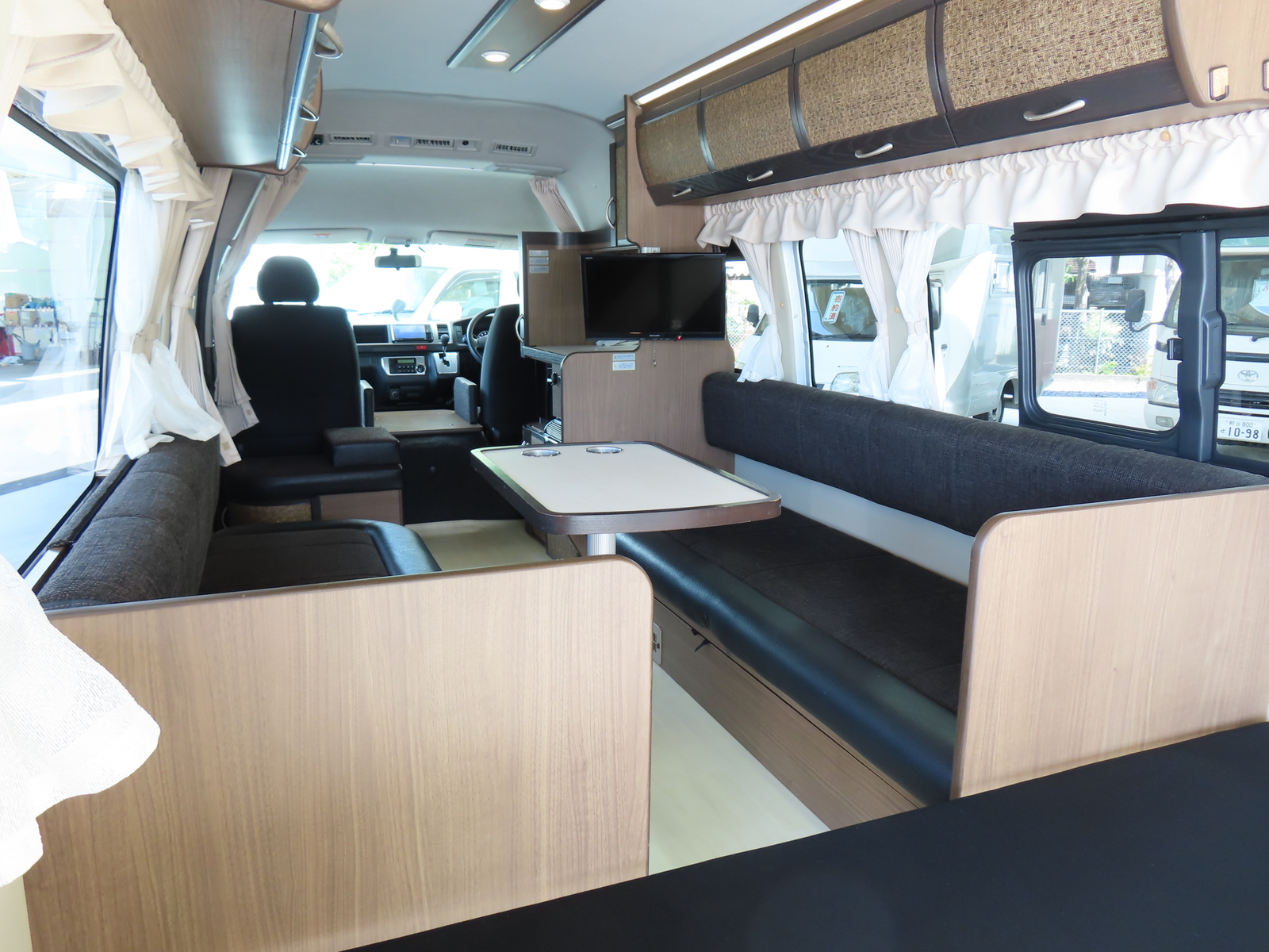 キャンピングカー バンコン ﾚｸﾋﾞｨ ﾊｲｴｰｽﾌﾟﾗｽ 4WD　FFﾋｰﾀｰ