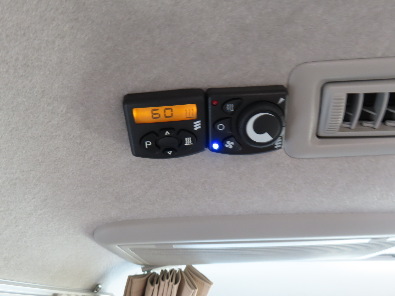 キャンピングカー バンコン ﾚｸﾋﾞｨ ﾊｲｴｰｽﾌﾟﾗｽ 4WD　FFﾋｰﾀｰ