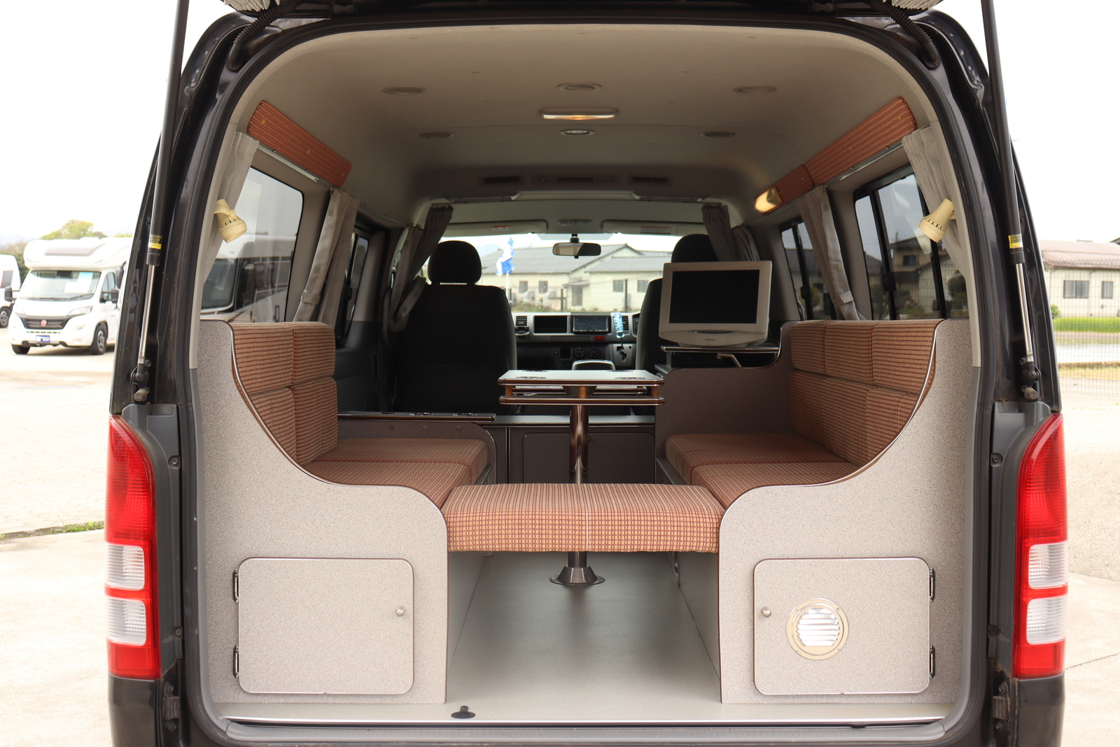 キャンピングカー バンコン ﾊｲｴｰｽかｰいんてりあ高橋 ﾘﾗｯｸｽﾜｺﾞﾝ