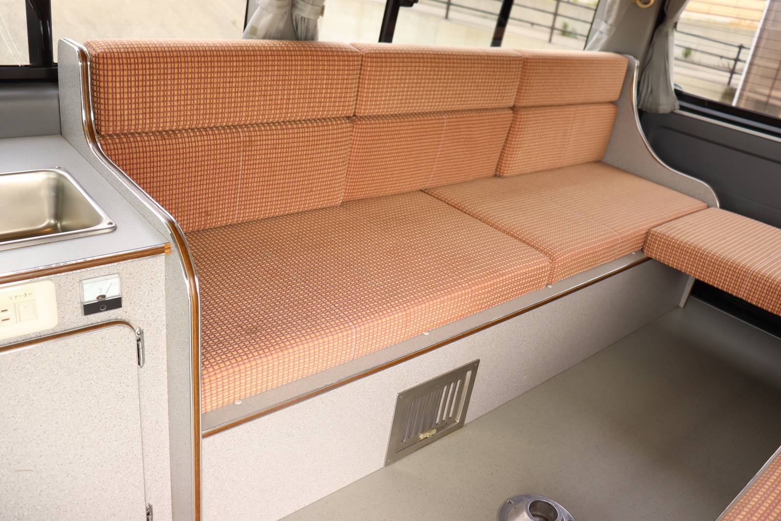 キャンピングカー バンコン ﾊｲｴｰｽかｰいんてりあ高橋 ﾘﾗｯｸｽﾜｺﾞﾝ