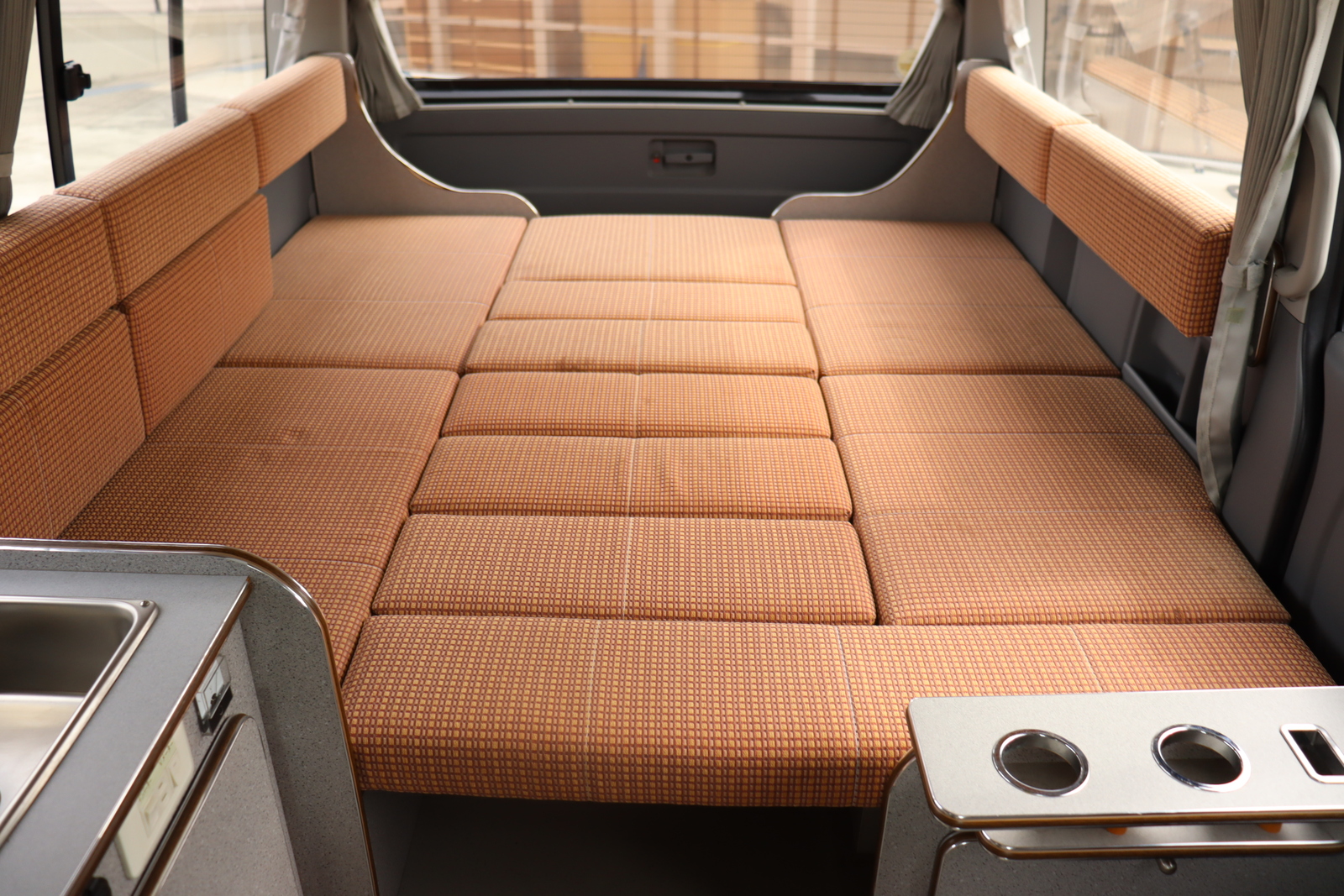 キャンピングカー バンコン ﾊｲｴｰｽかｰいんてりあ高橋 ﾘﾗｯｸｽﾜｺﾞﾝ