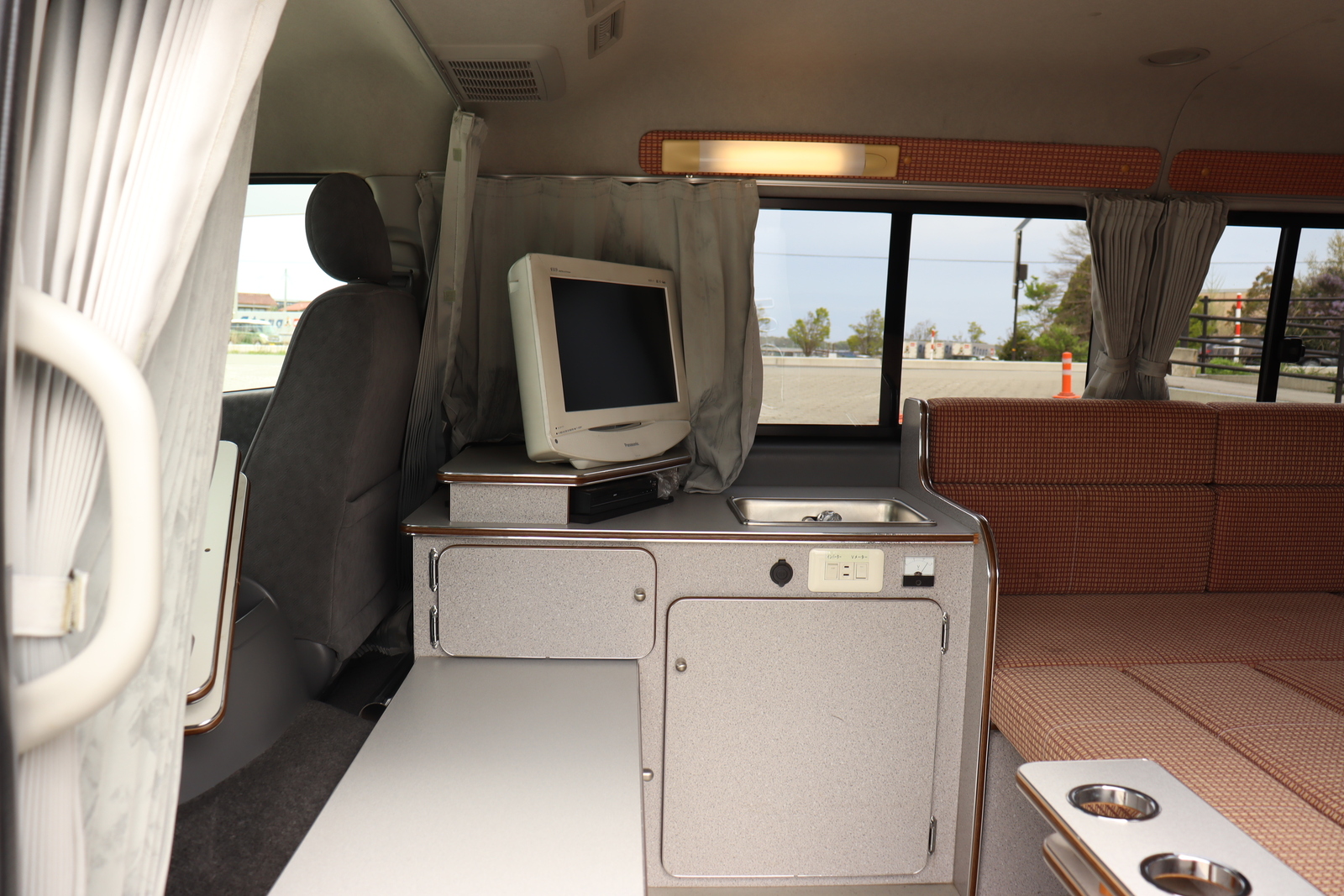 キャンピングカー バンコン ﾊｲｴｰｽかｰいんてりあ高橋 ﾘﾗｯｸｽﾜｺﾞﾝ