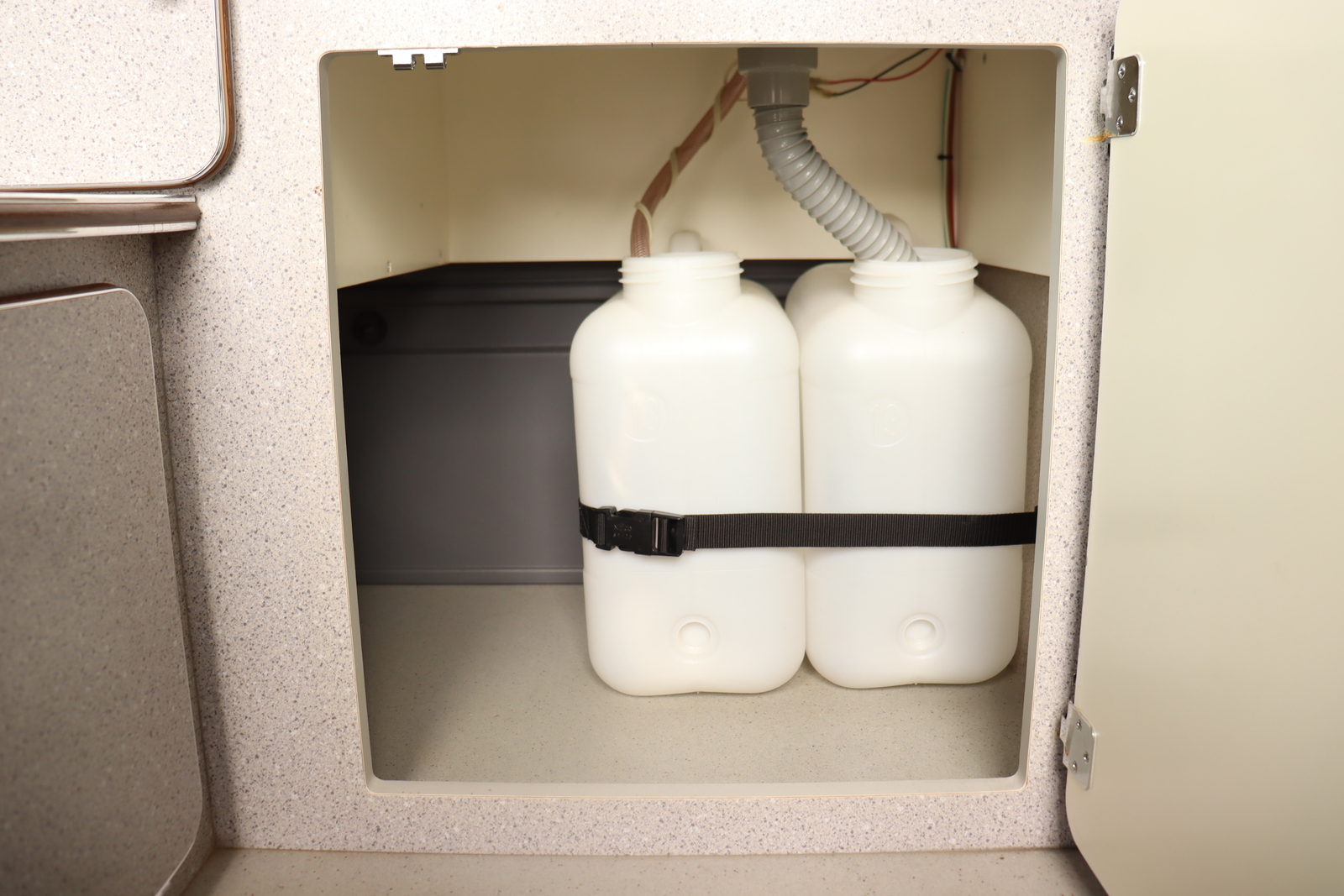 キャンピングカー バンコン ﾊｲｴｰｽかｰいんてりあ高橋 ﾘﾗｯｸｽﾜｺﾞﾝ