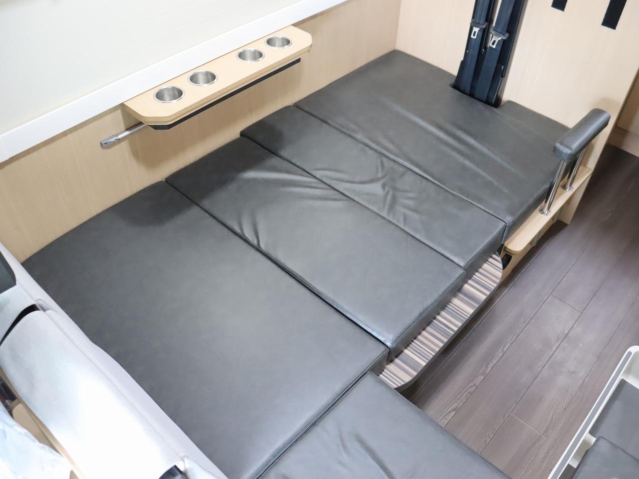 キャンピングカー キャブコン ｶﾑﾛｰﾄﾞ ﾊﾞﾝﾃｯｸｺﾙﾄﾞﾊﾞﾝｸｽ 4WDDT