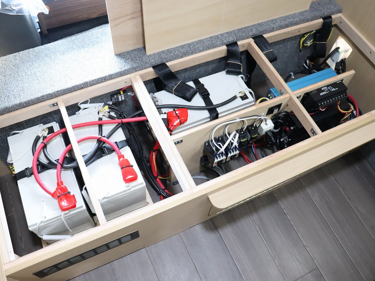 キャンピングカー キャブコン ｶﾑﾛｰﾄﾞ ﾊﾞﾝﾃｯｸｺﾙﾄﾞﾊﾞﾝｸｽ 4WDDT