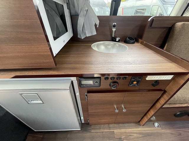 キャンピングカー バンコン ﾊｲｴｰｽｷｬﾝﾋﾟﾝｸﾞｶｰ長野ｽﾍﾟｰｽｷｬﾝﾊﾟｰ4駆