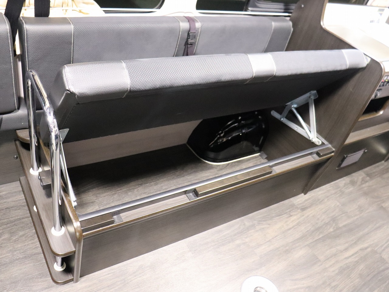 キャンピングカー バンコン ﾊｲｴｰｽ ﾄﾞﾘｰﾑｴｰﾃｨ ｳｫｰｸ ﾀｲﾌﾟA 4WD