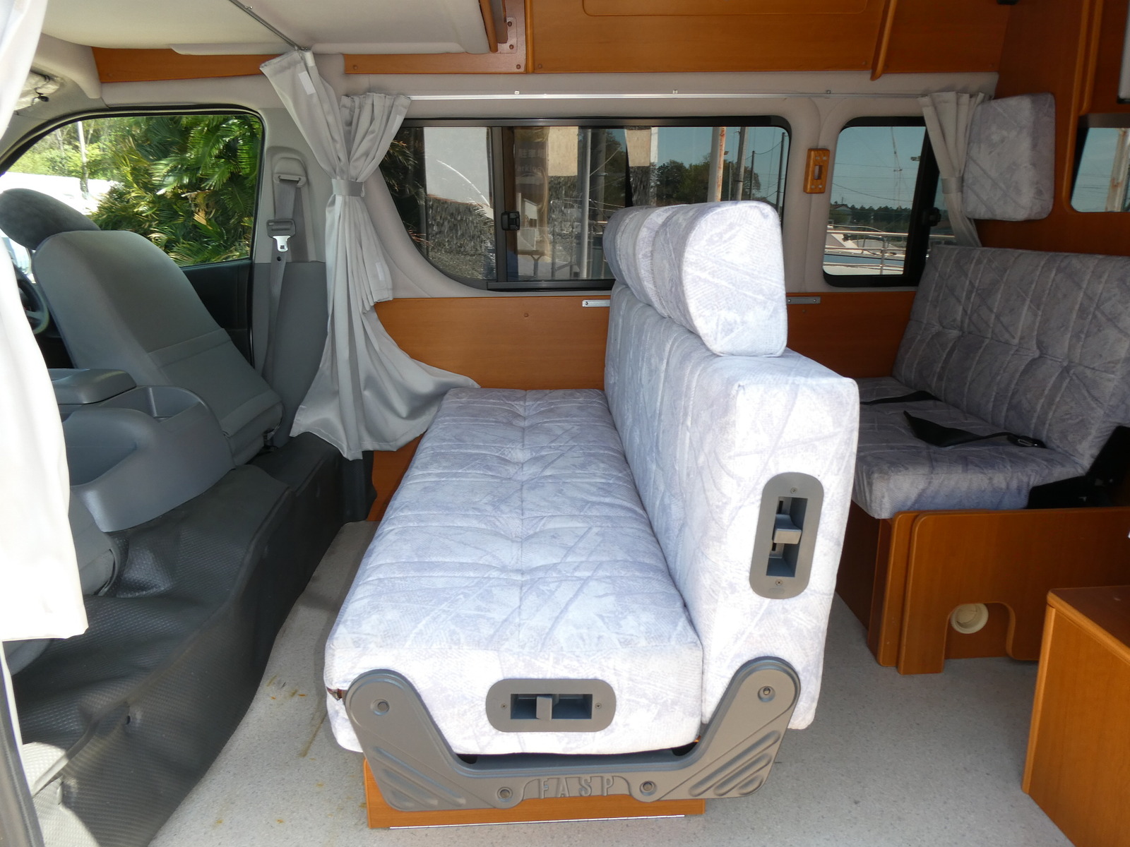 キャンピングカー バンコン ｾｷｿｰﾎﾞﾃﾞｨ　ｱﾍﾟｯｸｽ　新品FF取付済み　冷蔵庫　