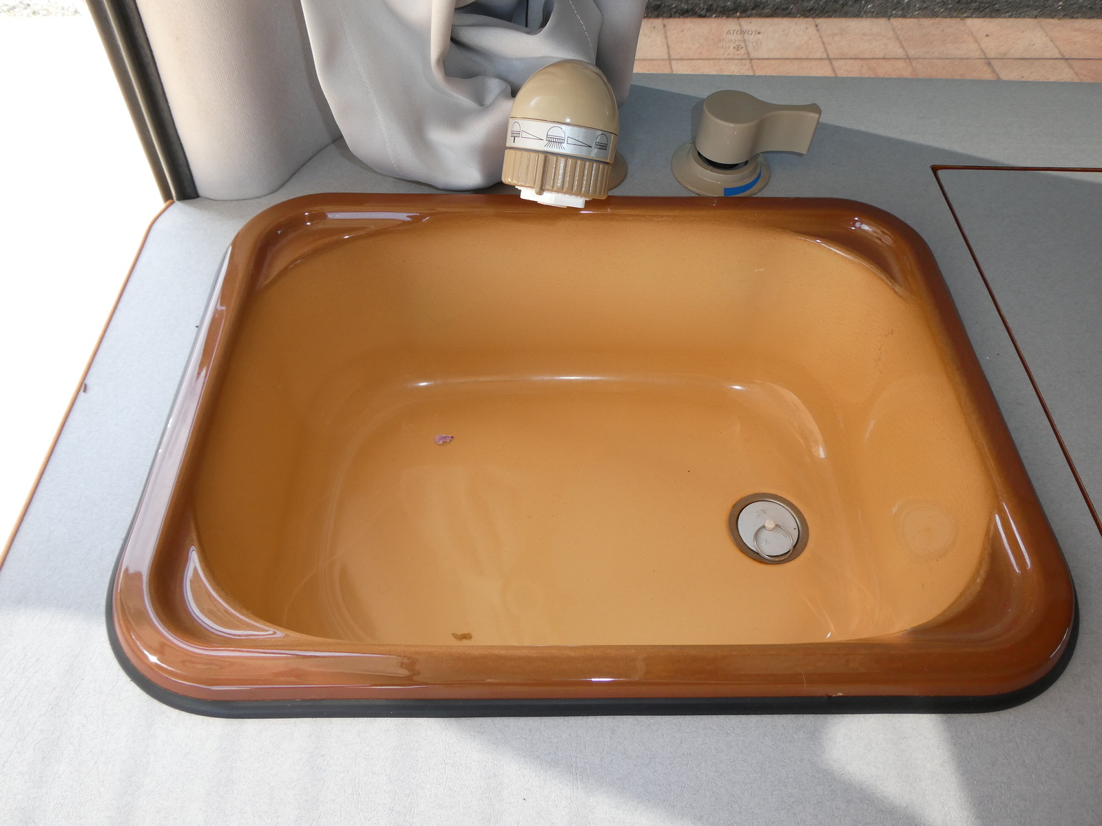 キャンピングカー バンコン ｾｷｿｰﾎﾞﾃﾞｨ　ｱﾍﾟｯｸｽ　新品FF取付済み　冷蔵庫　