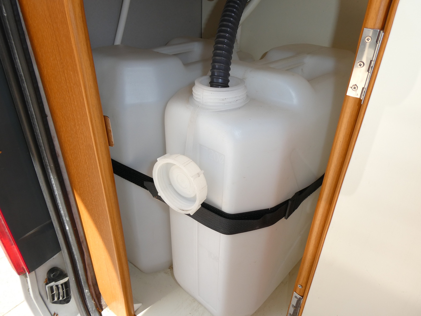 キャンピングカー バンコン ｾｷｿｰﾎﾞﾃﾞｨ　ｱﾍﾟｯｸｽ　新品FF取付済み　冷蔵庫　