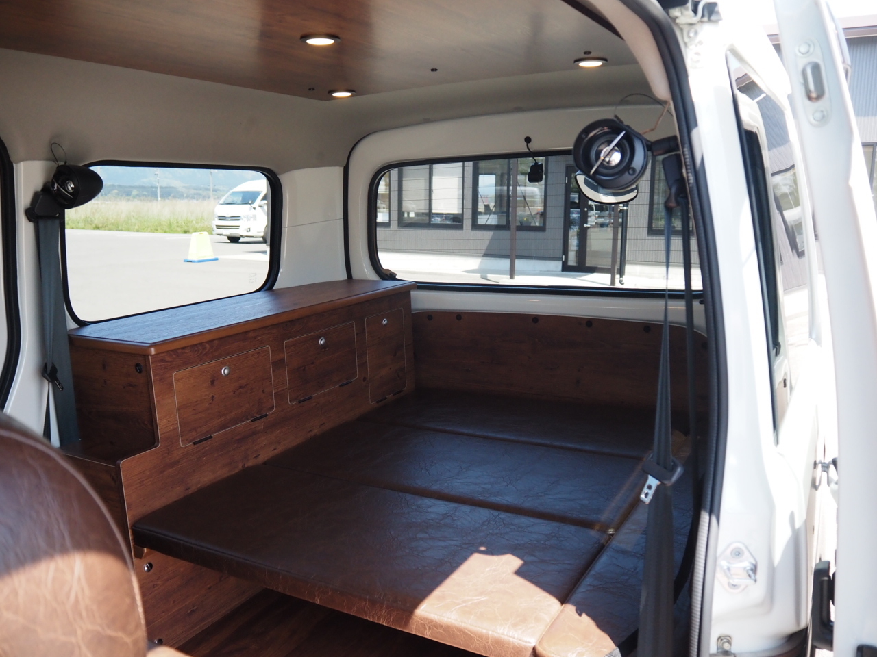 キャンピングカー バンコン ﾀｳﾝｴｰｽ ｻﾝﾀﾛｰｻﾞ ﾓﾉﾛｰｸﾞ 4WD 