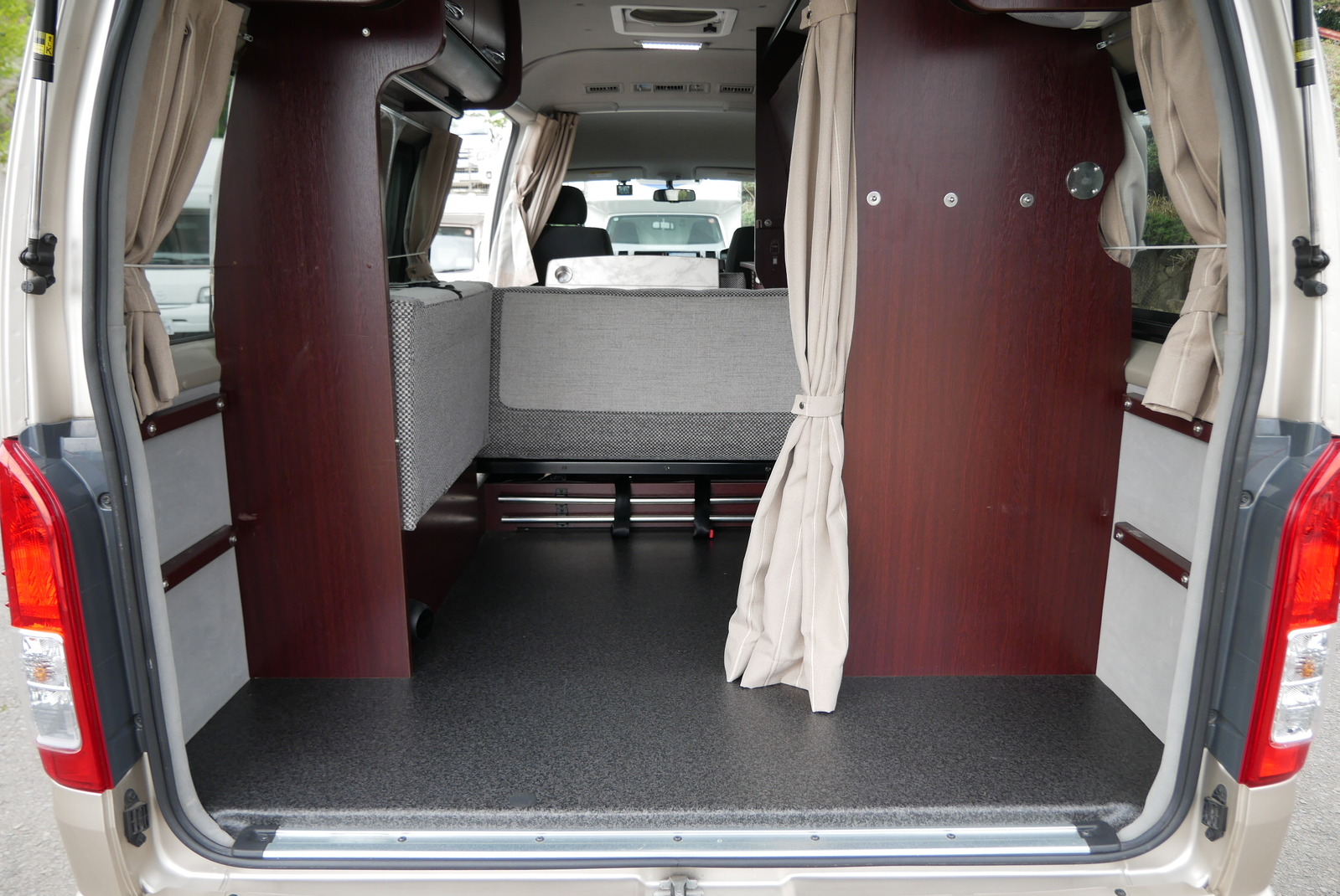 キャンピングカー バンコン ﾚｼﾞｱｽｴｰｽ ﾅｯﾂRV ﾗﾃﾞｨｯｼｭ FFﾋｰﾀｰ