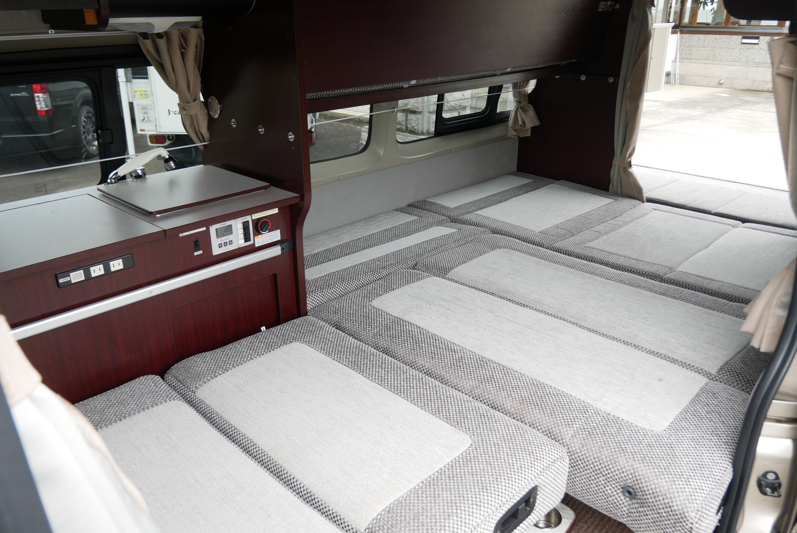 キャンピングカー バンコン ﾚｼﾞｱｽｴｰｽ ﾅｯﾂRV ﾗﾃﾞｨｯｼｭ FFﾋｰﾀｰ