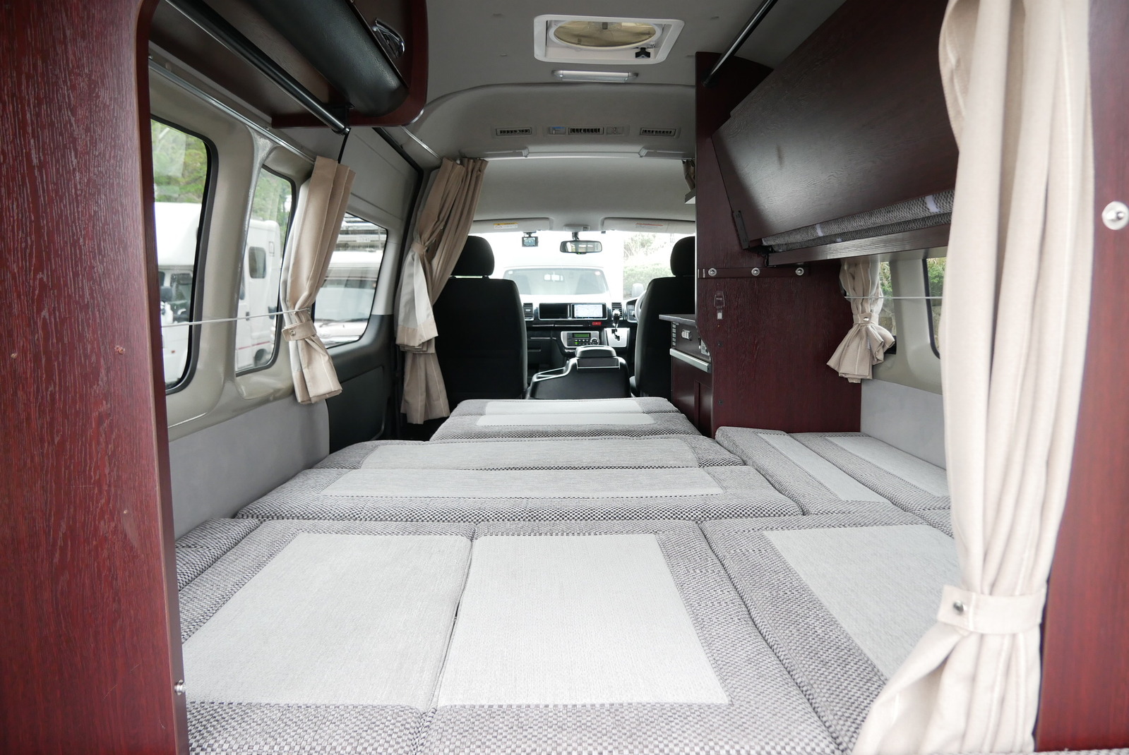 キャンピングカー バンコン ﾚｼﾞｱｽｴｰｽ ﾅｯﾂRV ﾗﾃﾞｨｯｼｭ FFﾋｰﾀｰ