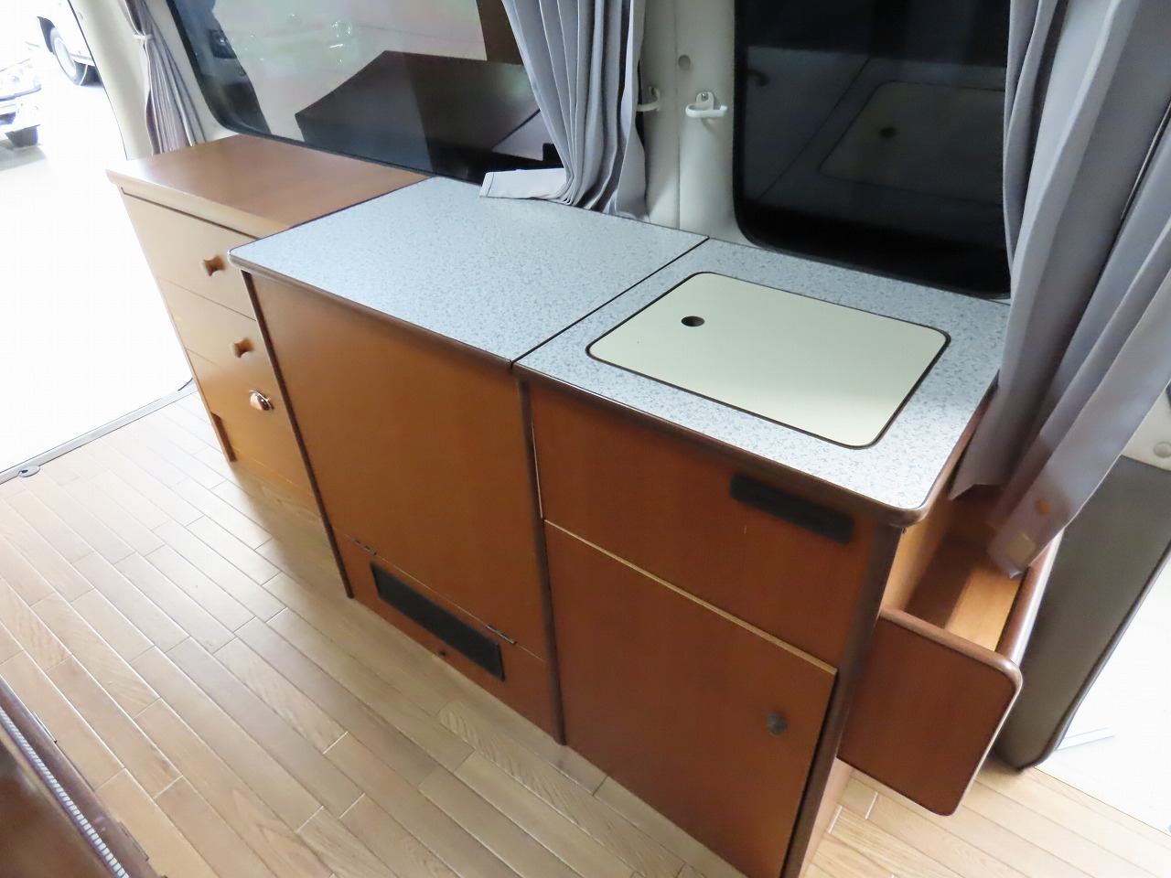 キャンピングカー バンコン ﾊｲｴｰｽ ﾘﾝｴｲ ﾊﾞｶﾝﾁｪｽ 4WD