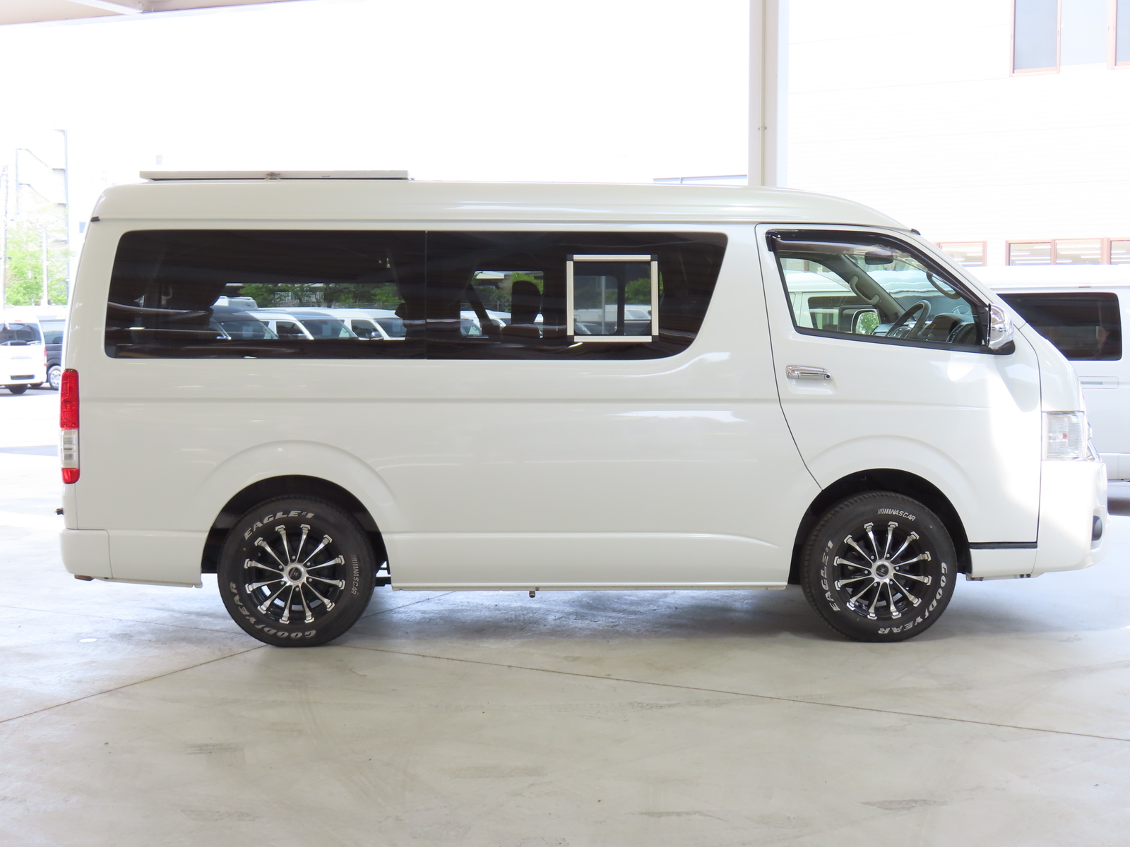 キャンピングカー バンコン ﾊｲｴｰｽ ﾘﾝｴｲ ﾊﾞｶﾝﾁｪｽMOMO 4WD