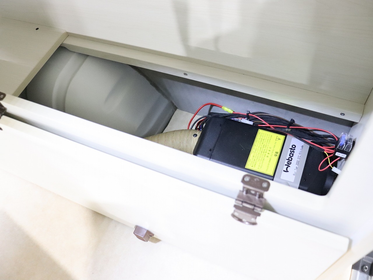 キャンピングカー バンコン ﾊｲｴｰｽ ﾅｯﾂRV ﾘｰｸⅡ 4WD　FF