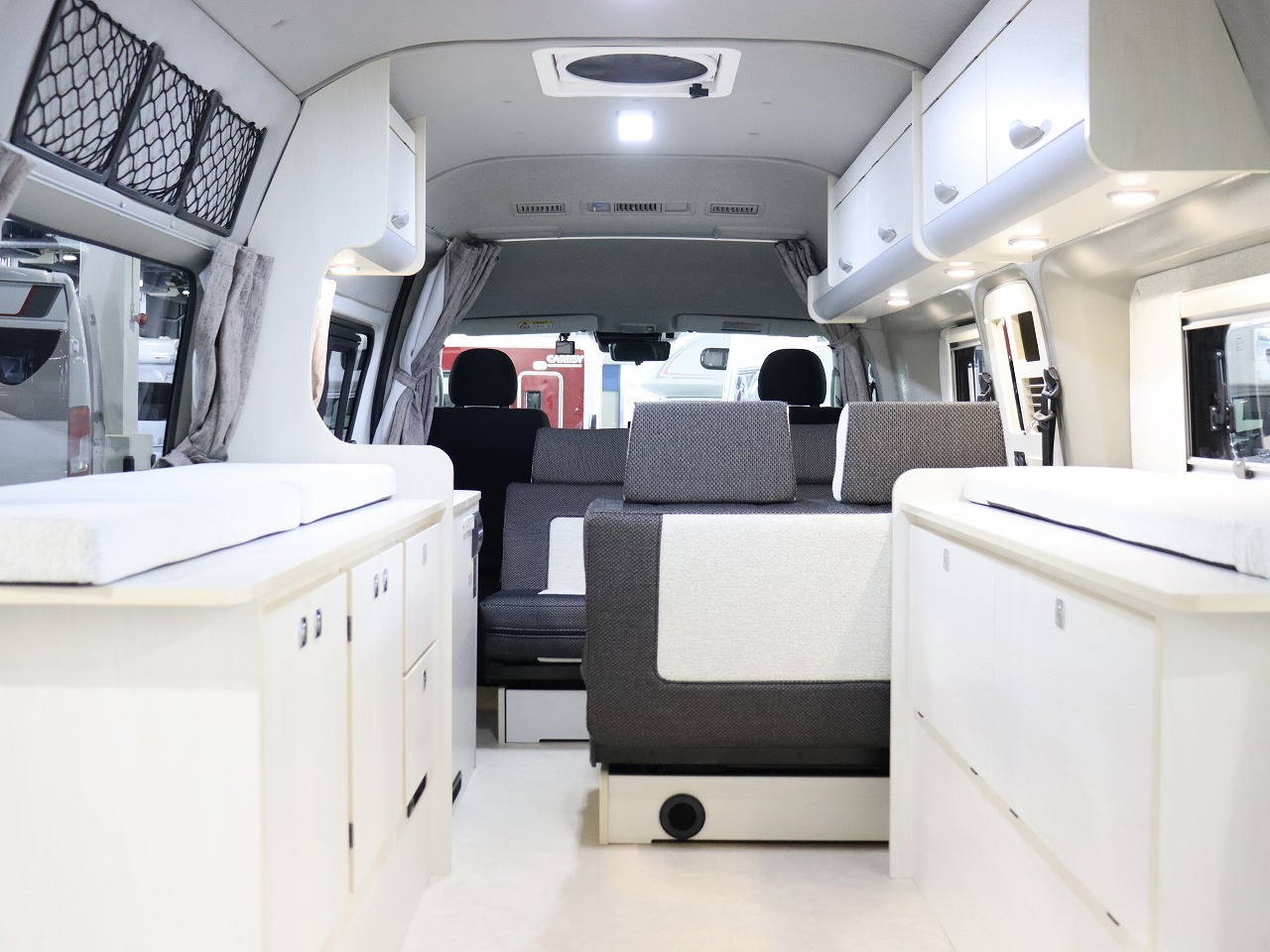 キャンピングカー バンコン ﾊｲｴｰｽ ﾅｯﾂRV ﾘｰｸⅡ 4WD　FF