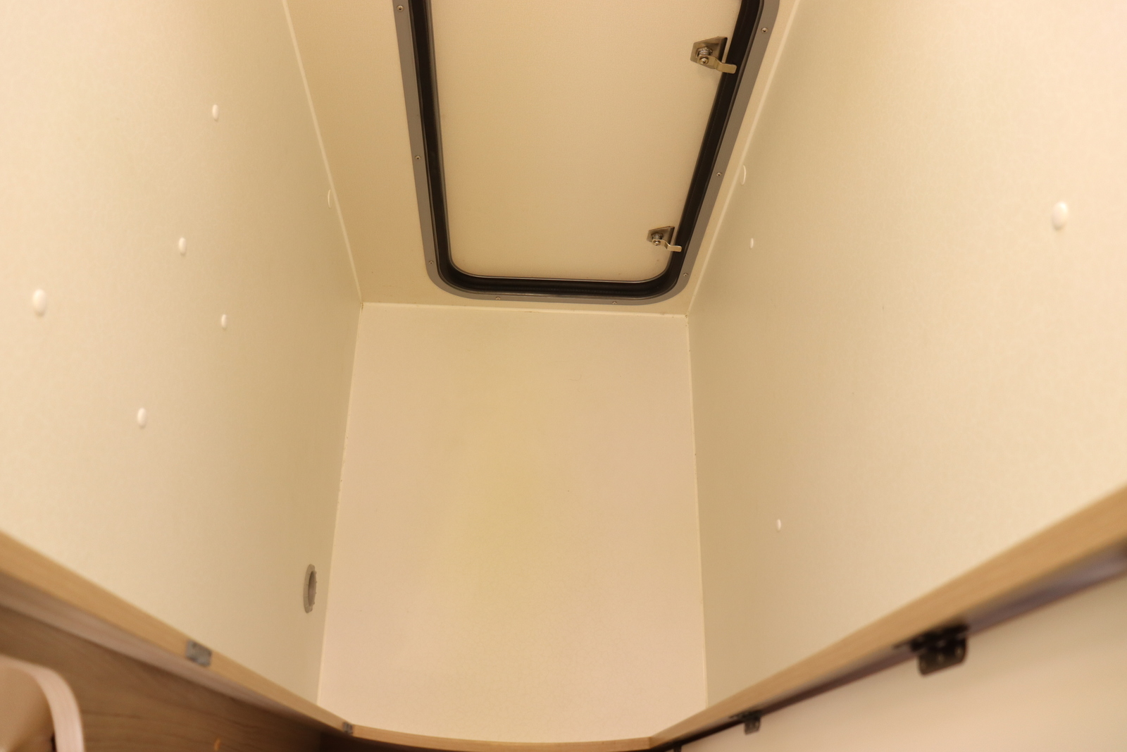 キャンピングカー キャブコン ｶﾑﾛｰﾄﾞ ﾅｯﾂRVｸﾚｿﾝｼﾞｬｰﾆｰ ｴﾎﾞﾗｲﾄ